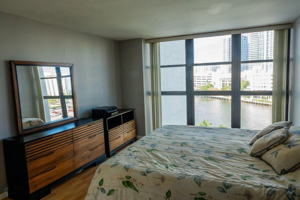200 LESLIE CONDO - Residential