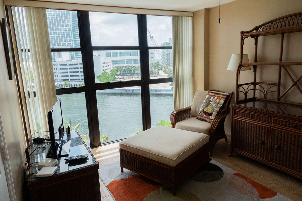 200 LESLIE CONDO - Residential