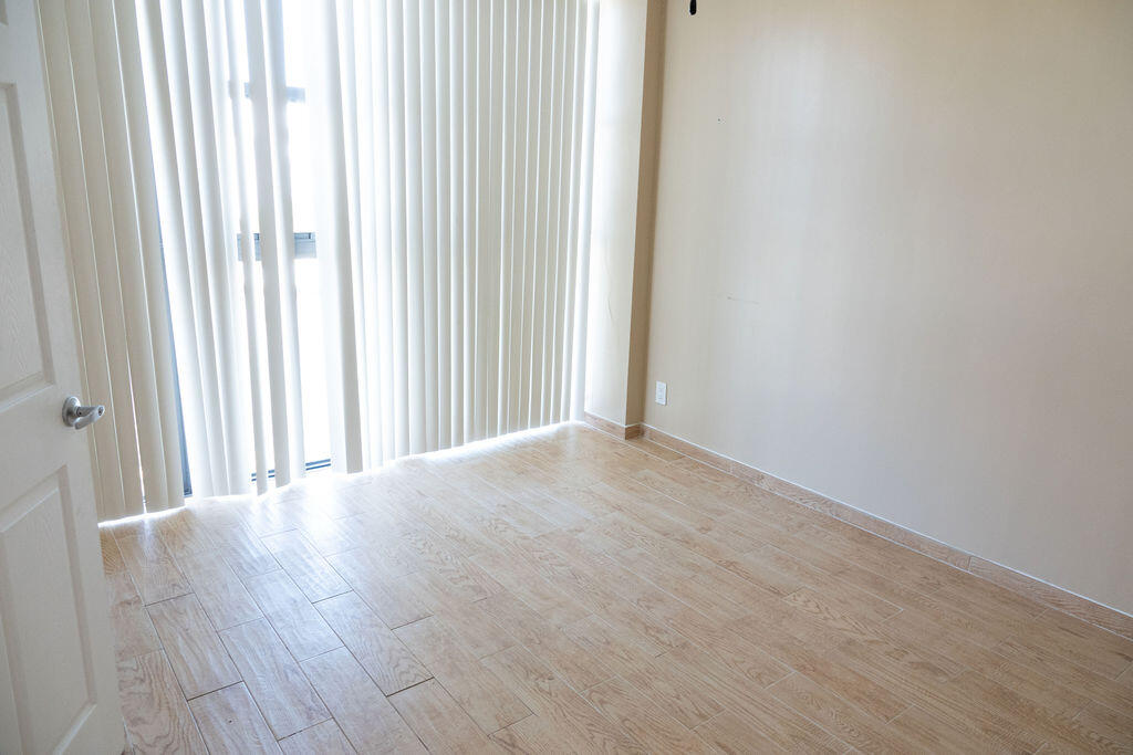 200 LESLIE CONDO - Residential