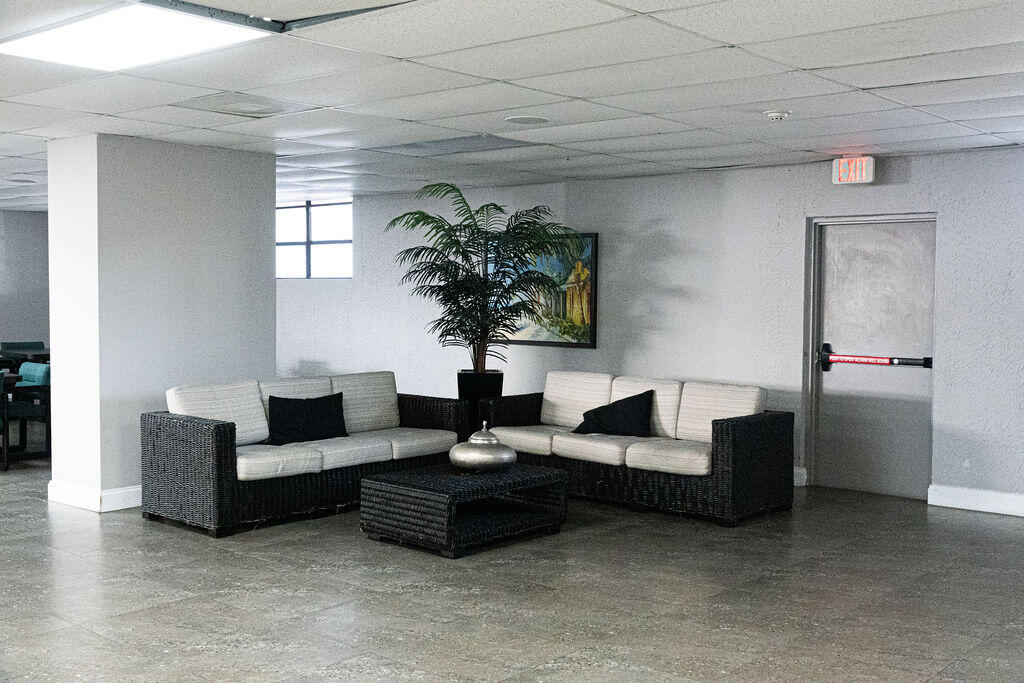 200 LESLIE CONDO - Residential