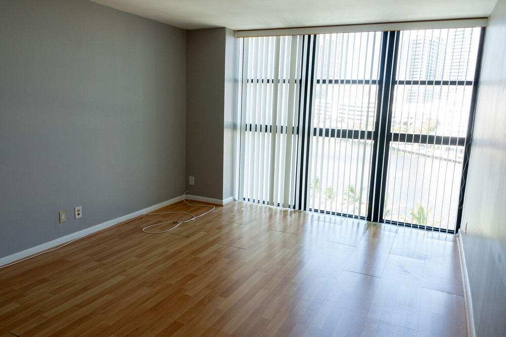 200 LESLIE CONDO - Residential