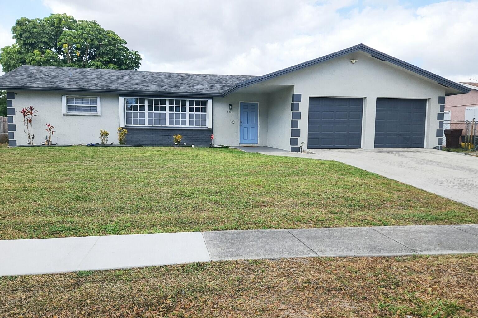 Back on the market due to buyer's related circumstances . Situated in the highly desirable Echo Lake Park neighborhood, this well-maintained 3-bedroom, 2-bath residence offers a functional split floor plan and abundant natural light throughout. Spacious living and dining areas provide versatility for everyday living and entertaining. The primary suite features a walk-in closet and direct access to a stone patio with retractable sunshade. The fully fenced backyard includes a fire pit and brick BBQ area, ideal for outdoor gatherings. Conveniently located near beaches, dining, shopping, and top-rated schools.