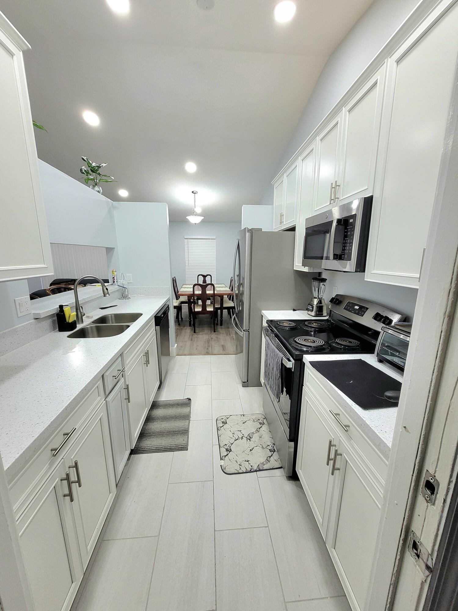WATERWAY COVE OF WELLINGTON - Residential Lease
