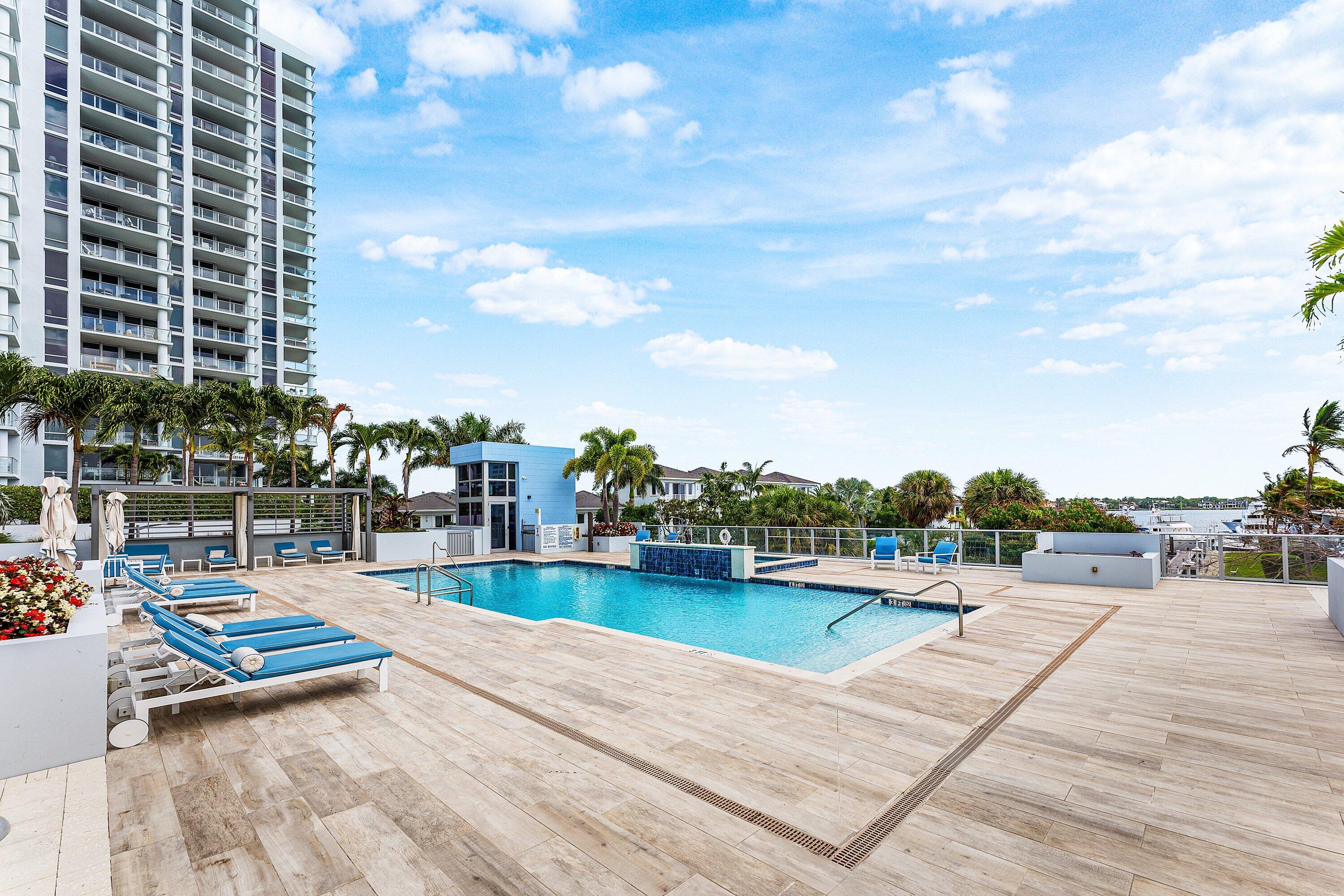 WATER CLUB - Residential