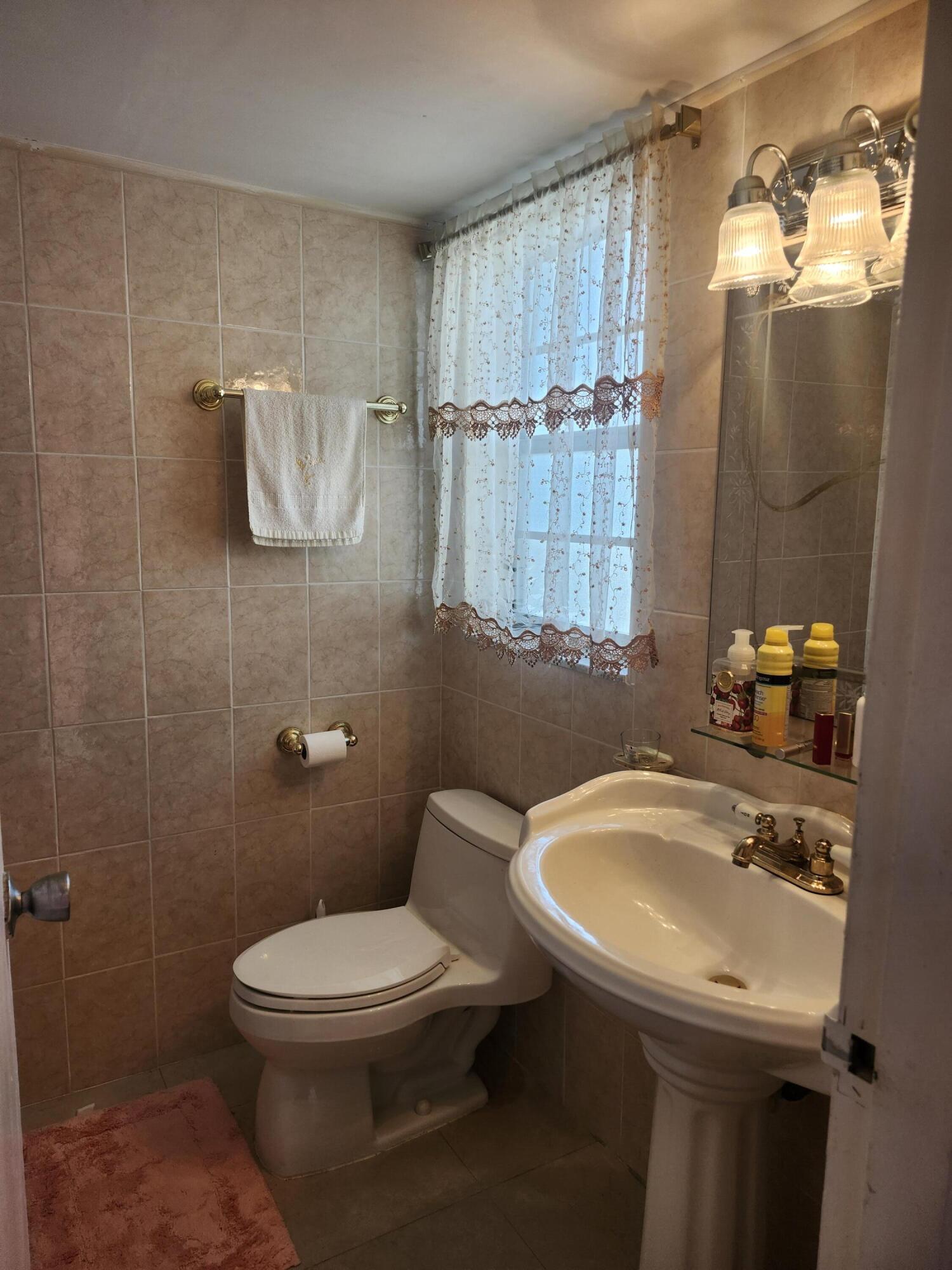 VILLAGE ROYALE ON THE GREEN CONDO - Residential Lease