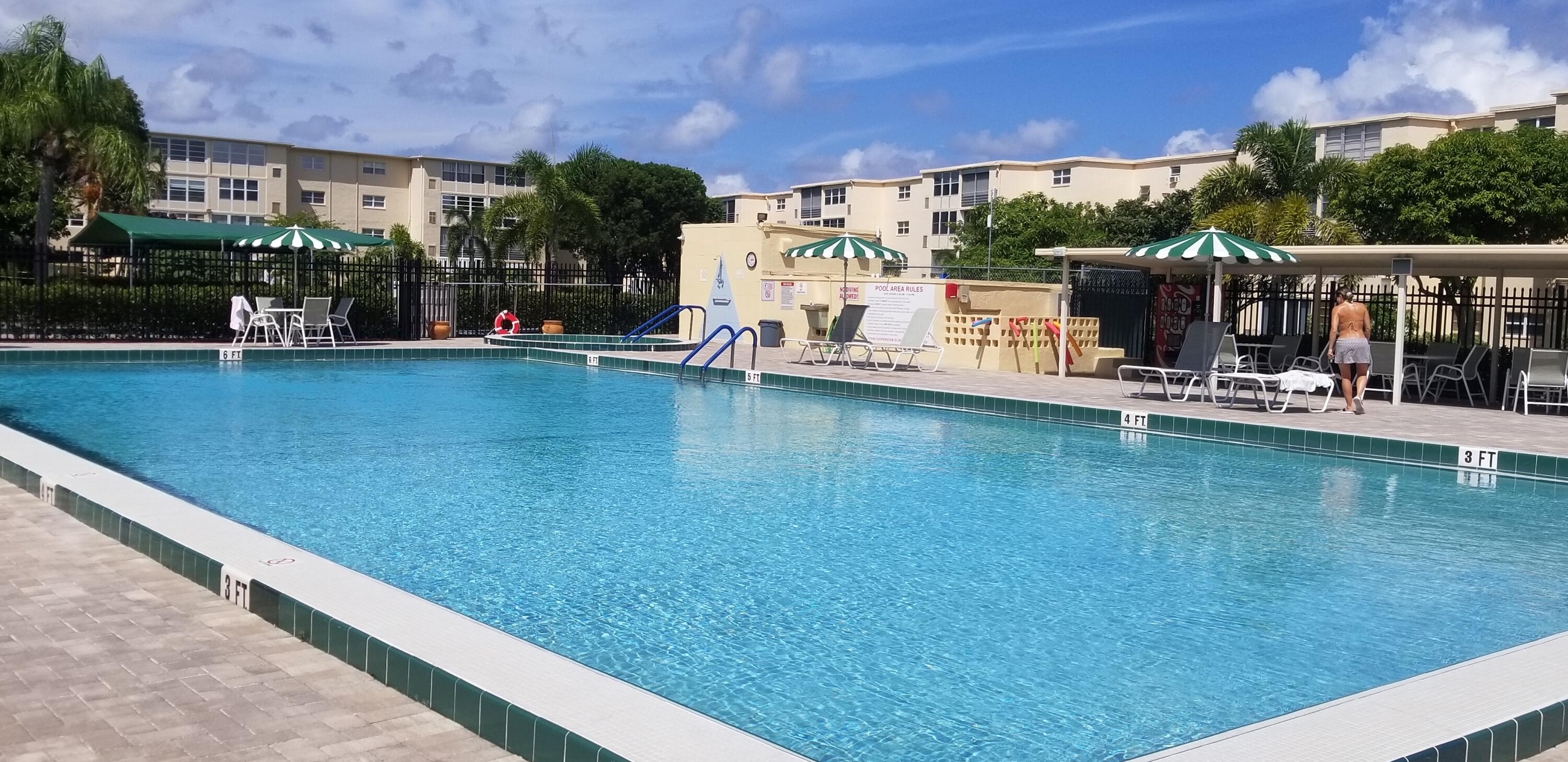 VILLAGE ROYALE ON THE GREEN CONDO - Residential Lease