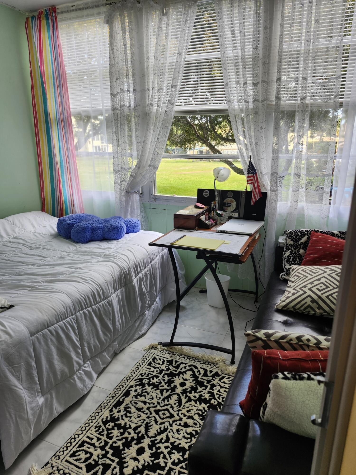 VILLAGE ROYALE ON THE GREEN CONDO - Residential Lease