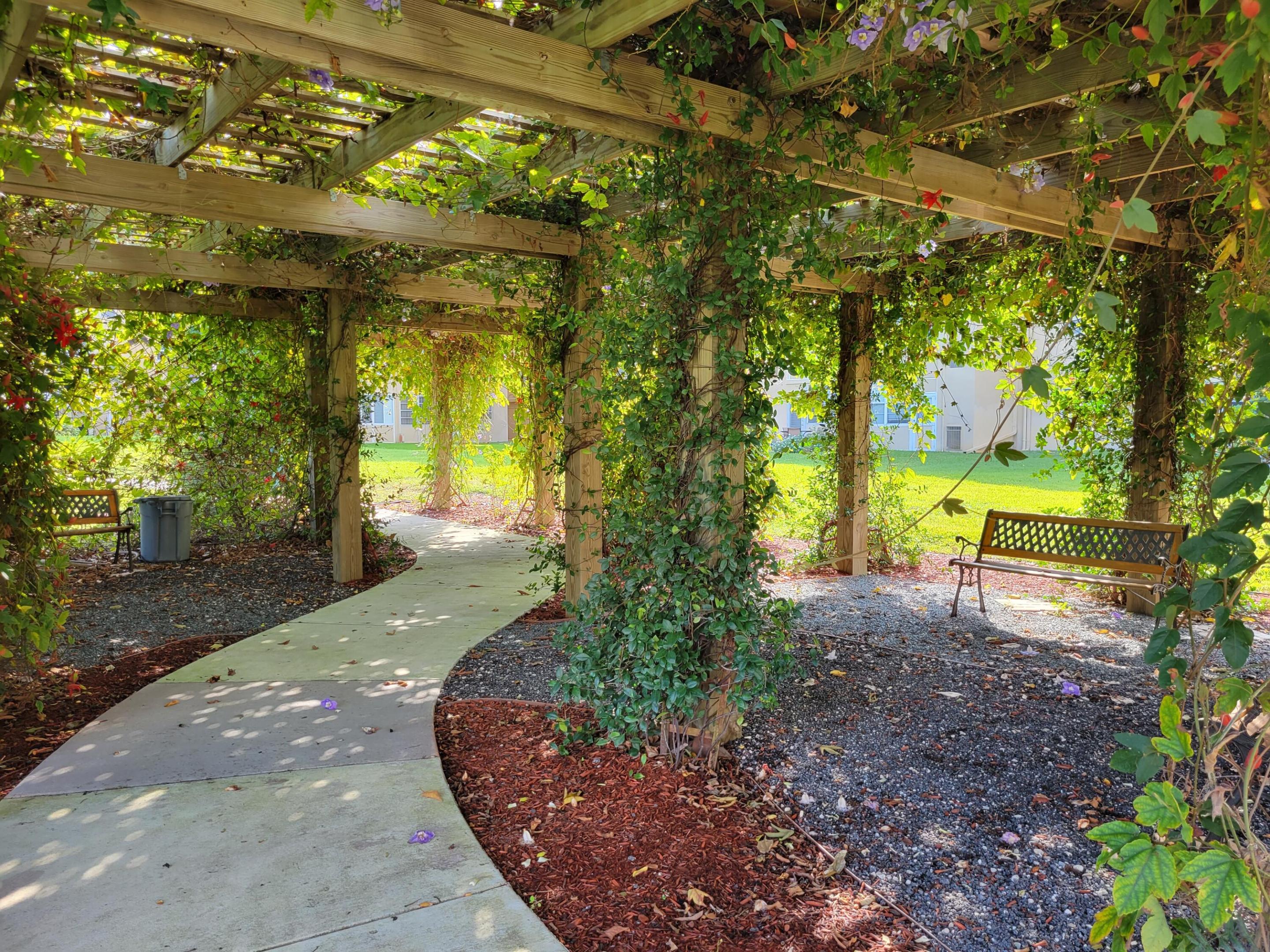 VILLAGE ROYALE ON THE GREEN CONDO - Residential Lease