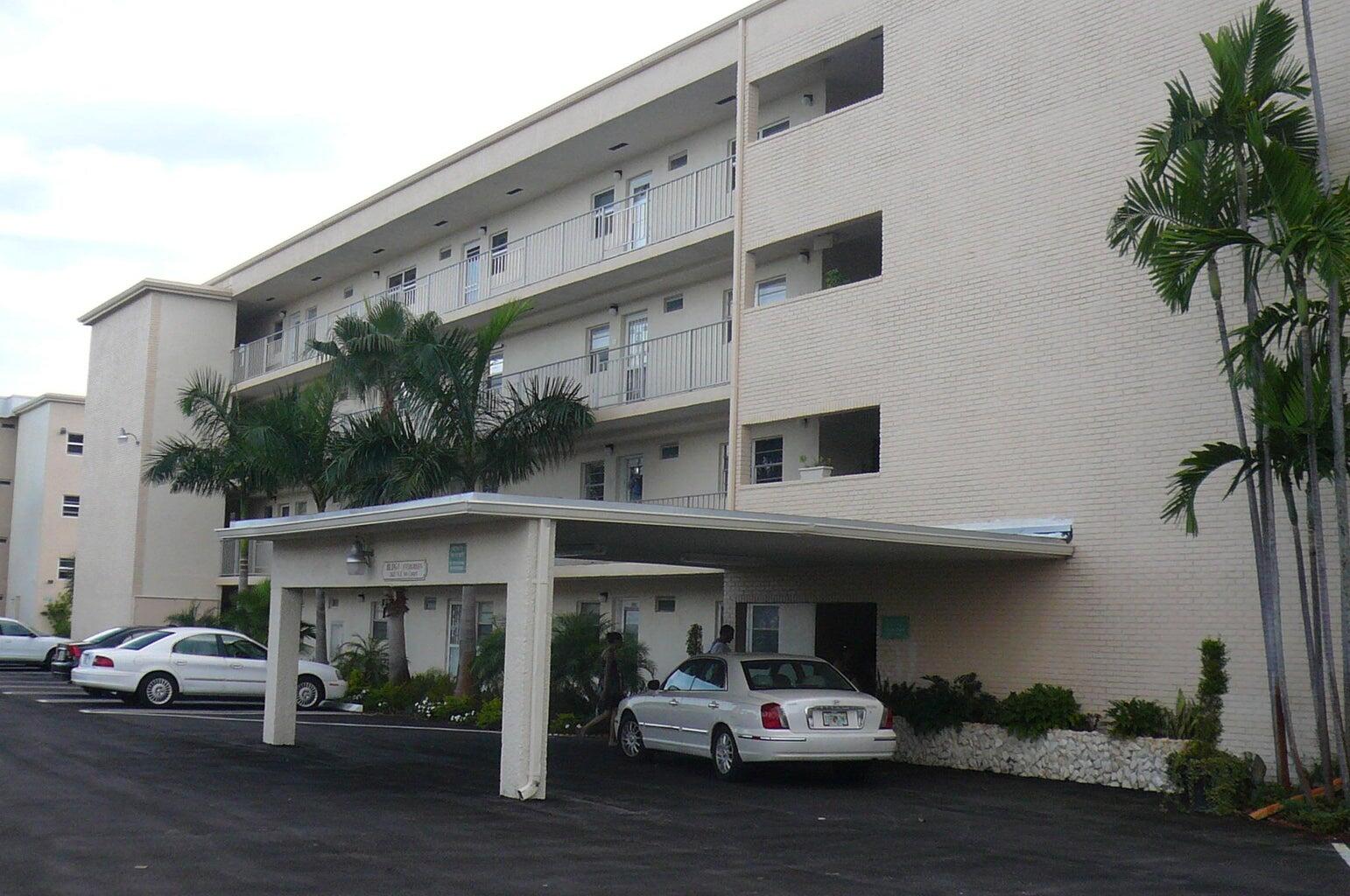 VILLAGE ROYALE ON THE GREEN CONDO - Residential Lease