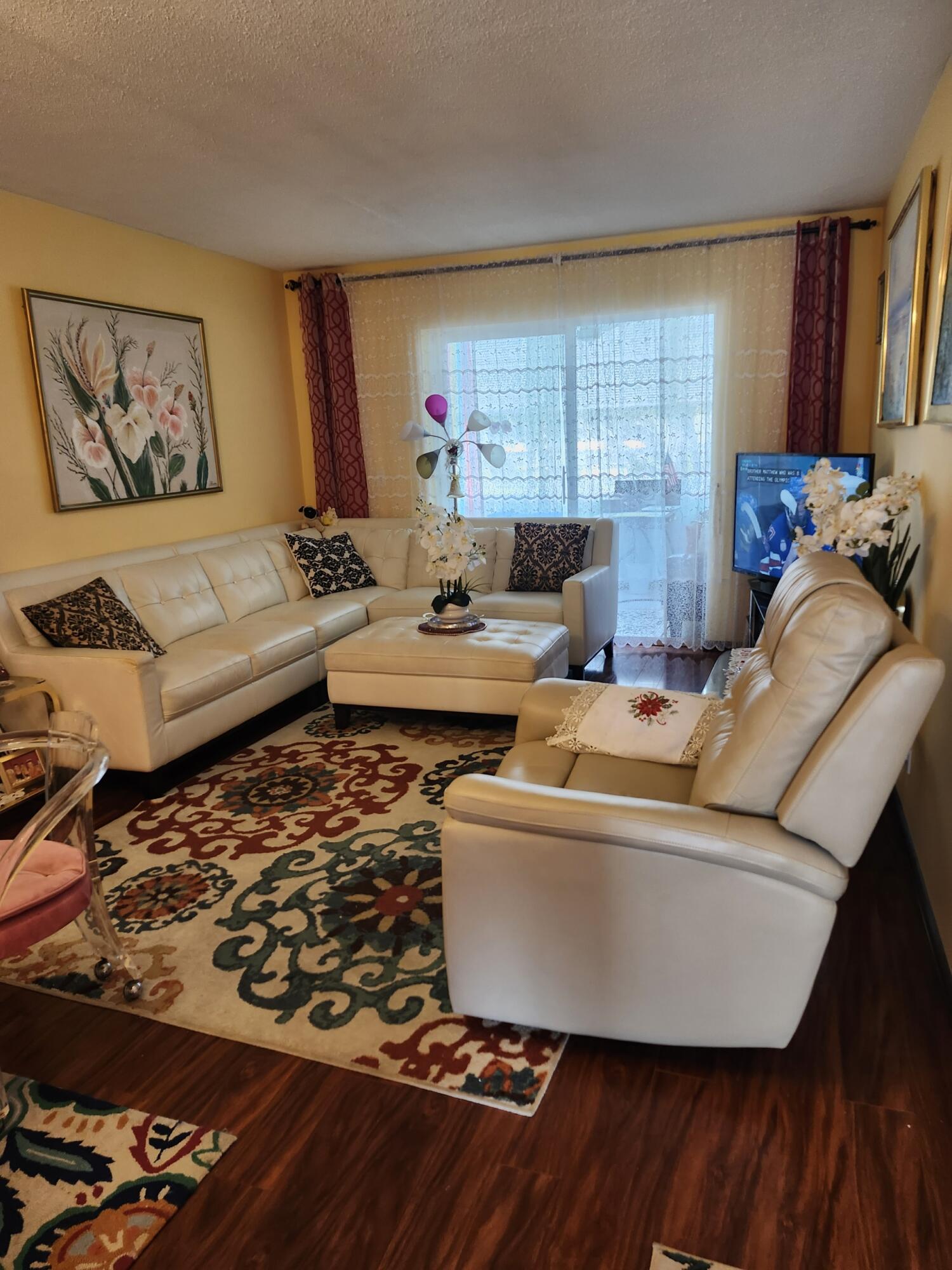 VILLAGE ROYALE ON THE GREEN CONDO - Residential Lease