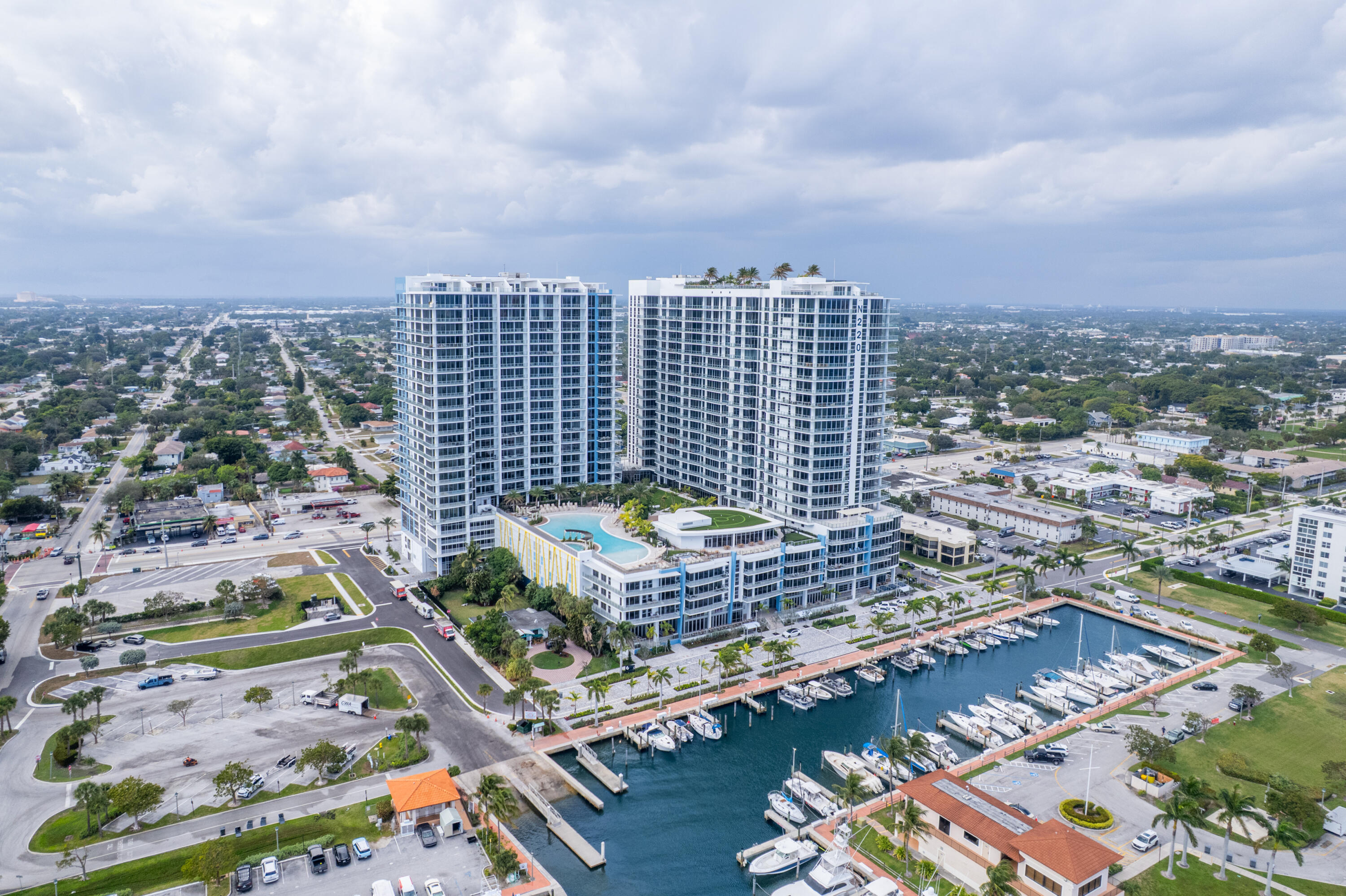 NAUTILUS 220 CONDOMINIUM - Residential