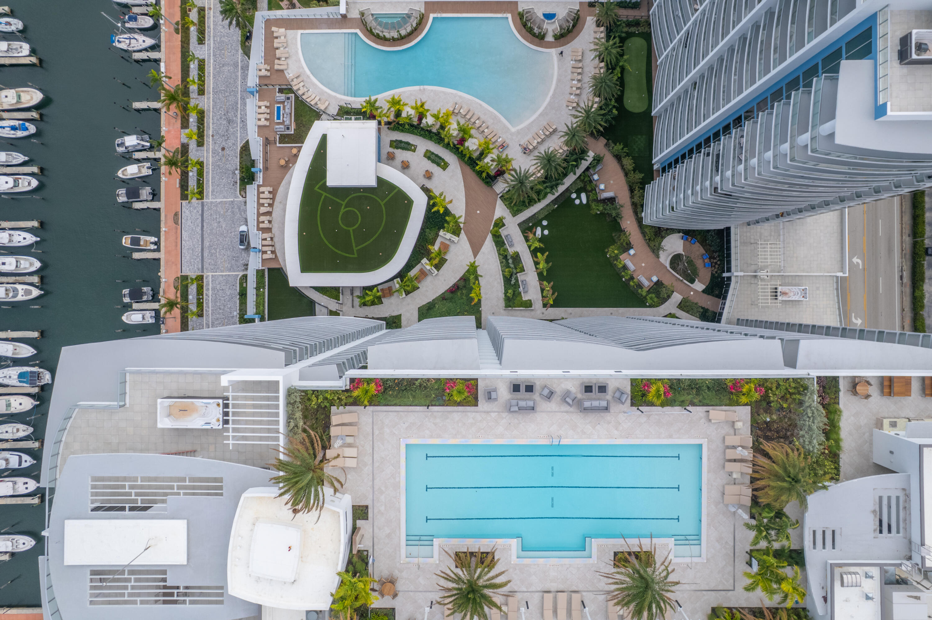 NAUTILUS 220 CONDOMINIUM - Residential