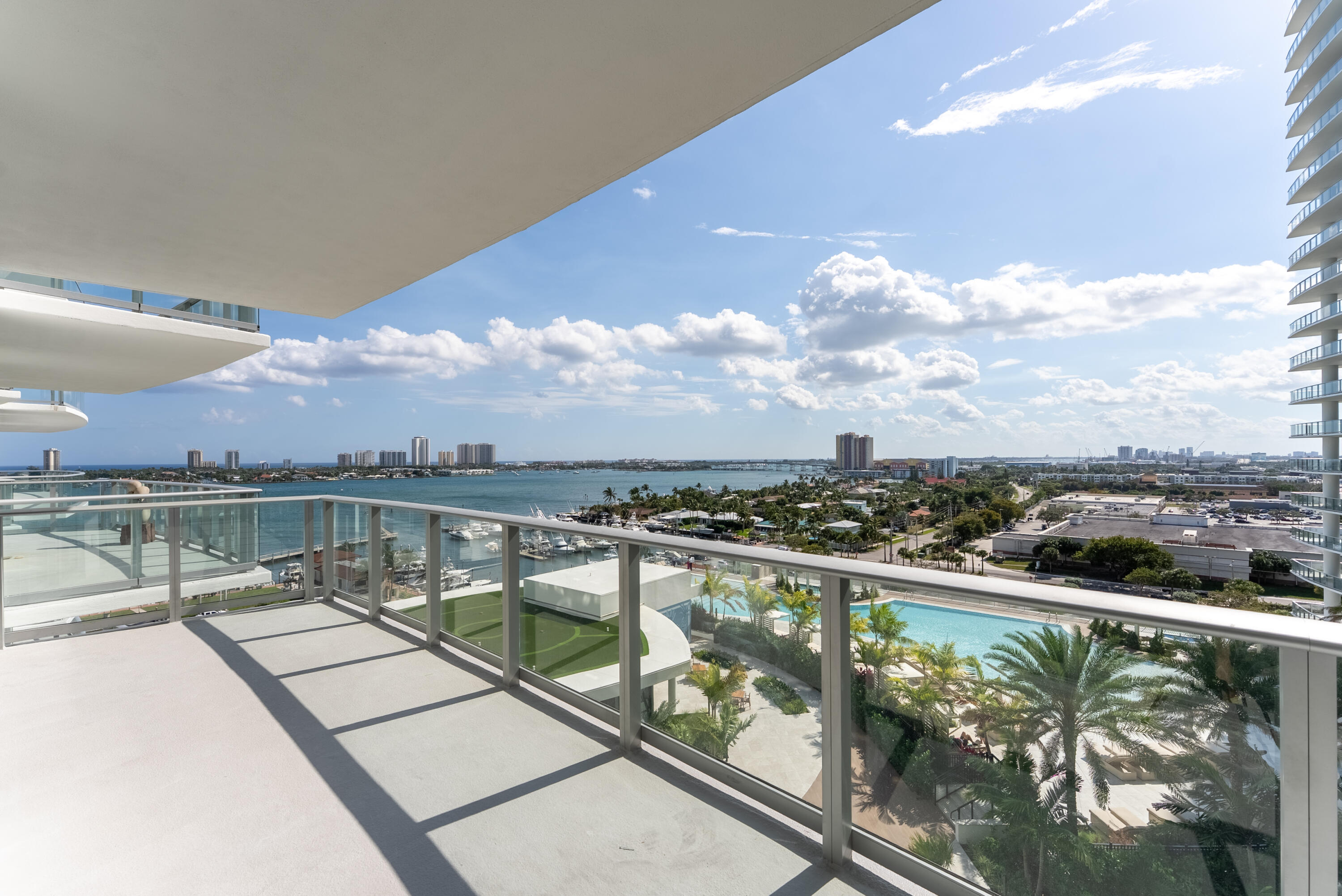 NAUTILUS 220 CONDOMINIUM - Residential
