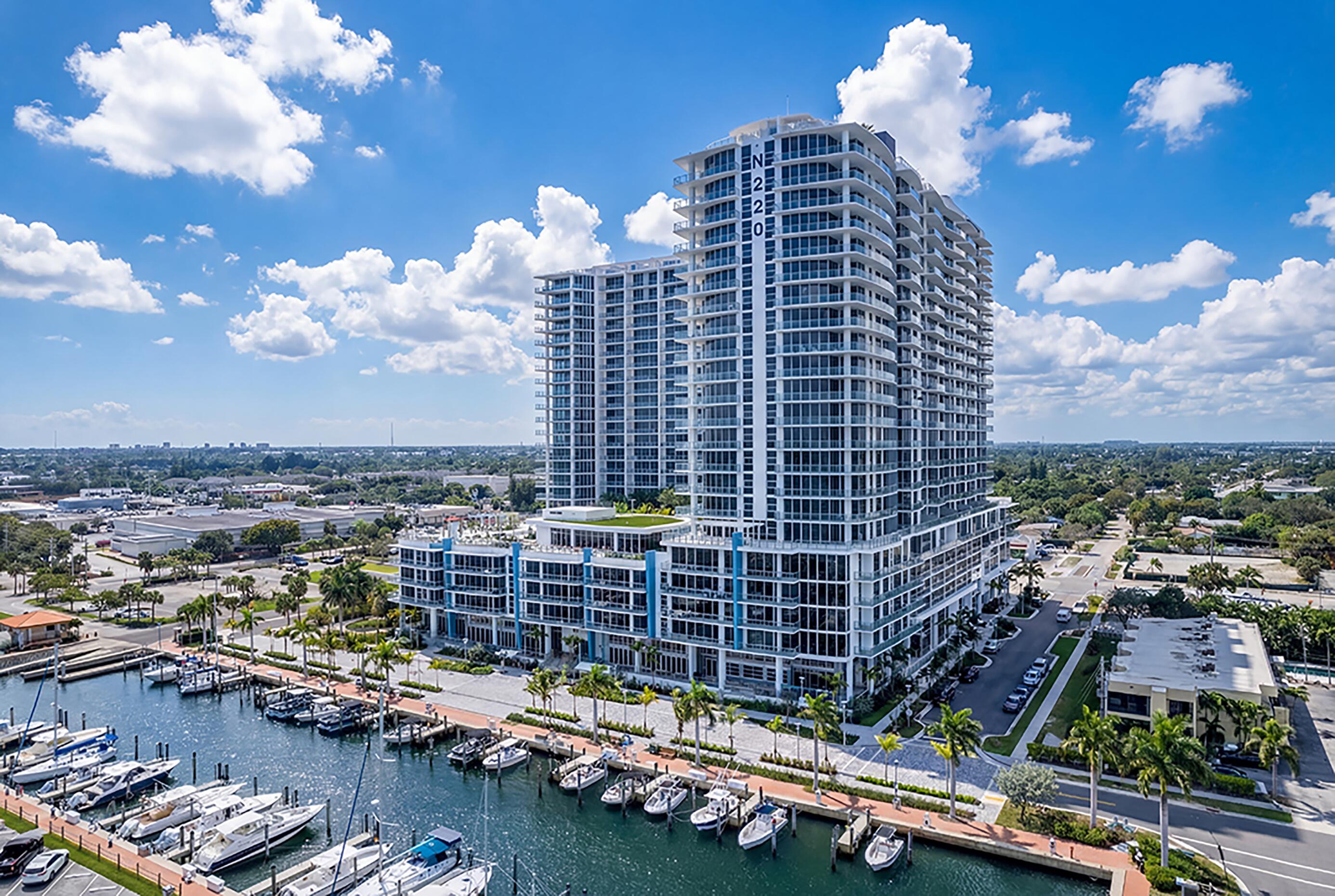 NAUTILUS 220 CONDOMINIUM - Residential