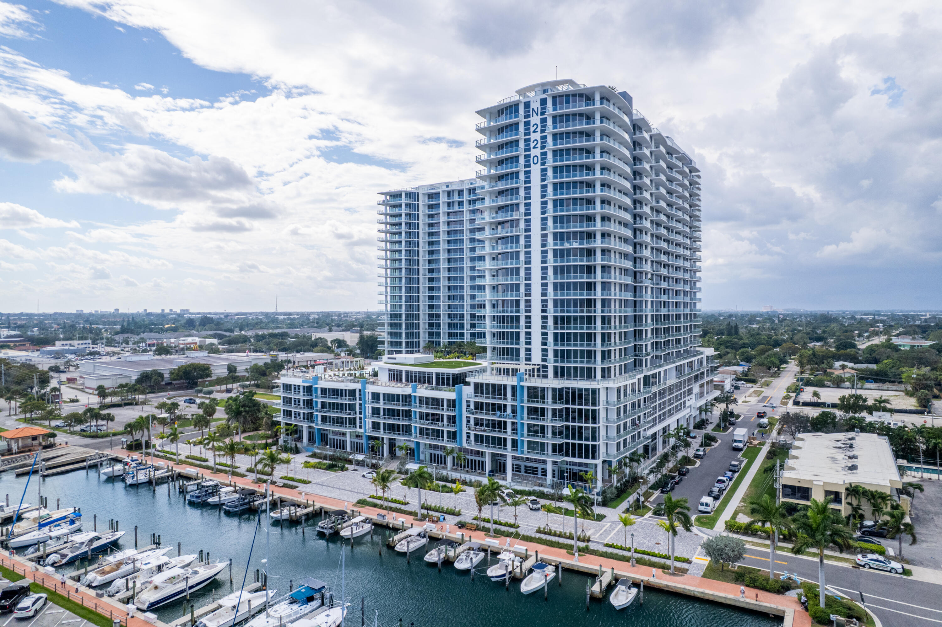NAUTILUS 220 CONDOMINIUM - Residential