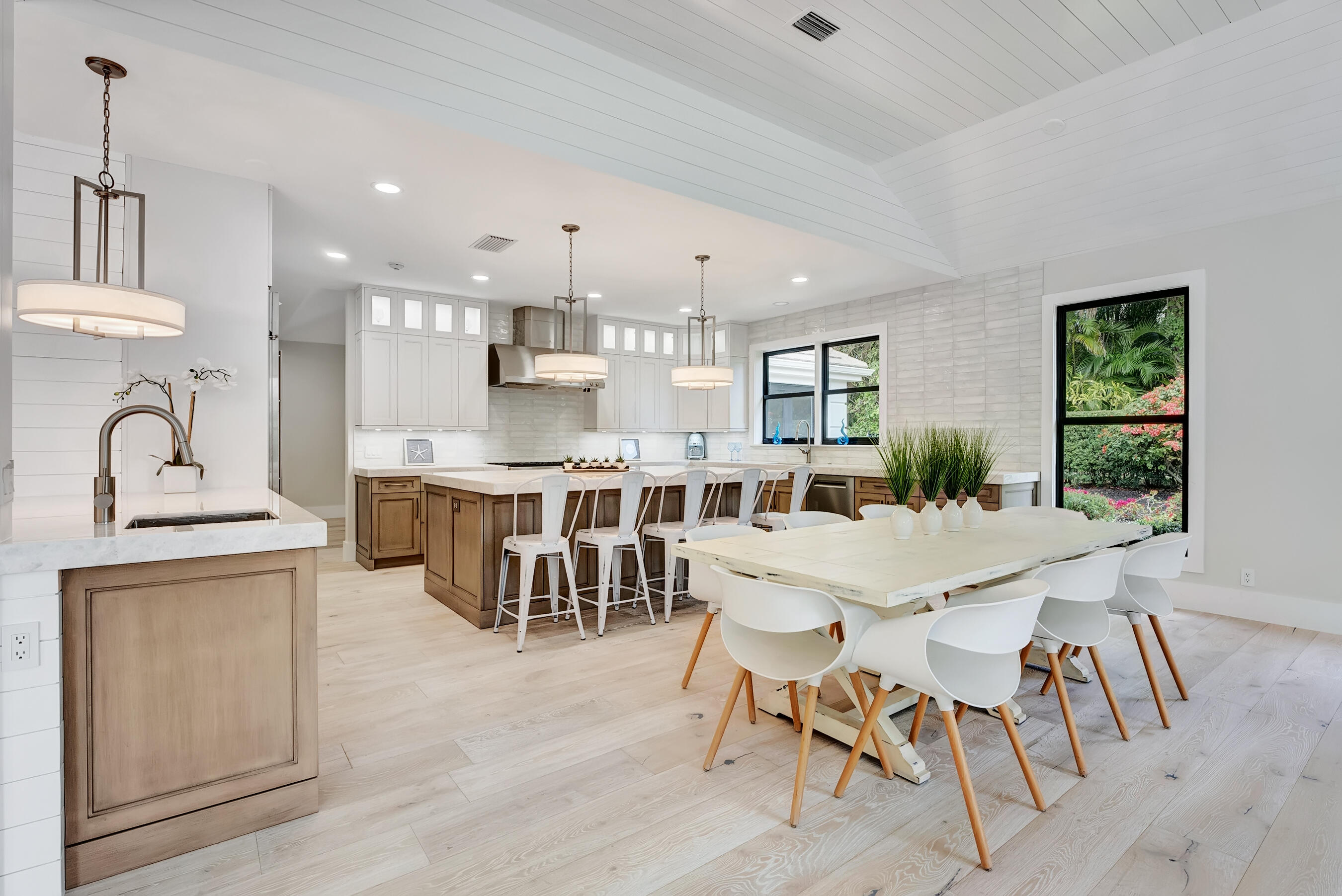 JUPITER HILLS VILLAGE - Residential