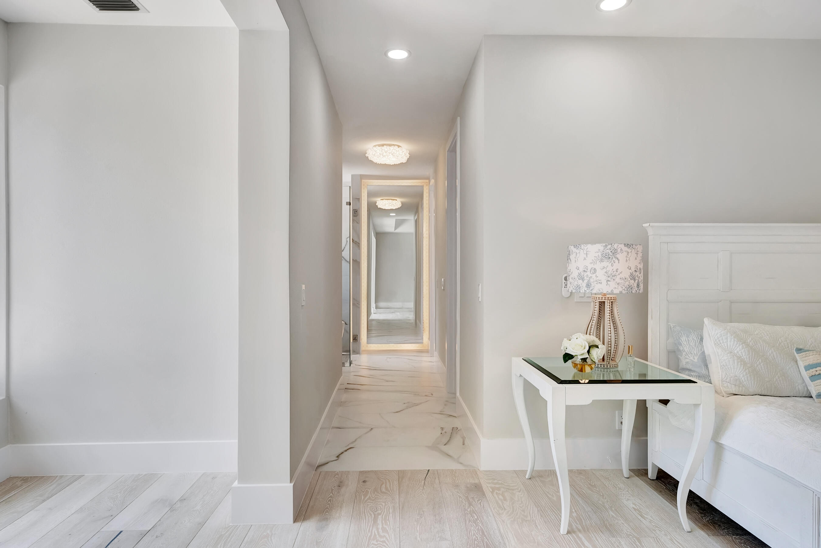 JUPITER HILLS VILLAGE - Residential