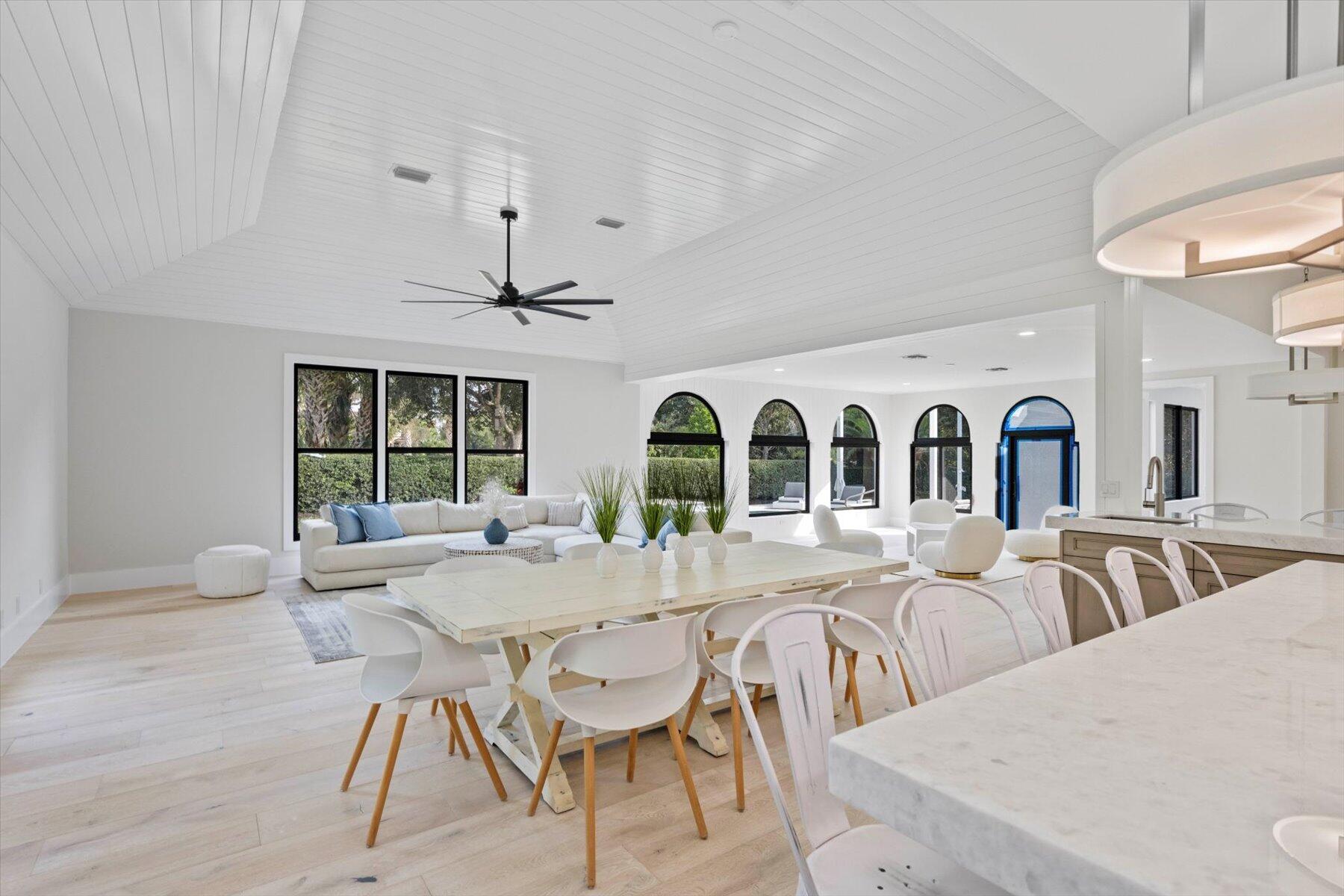 JUPITER HILLS VILLAGE - Residential