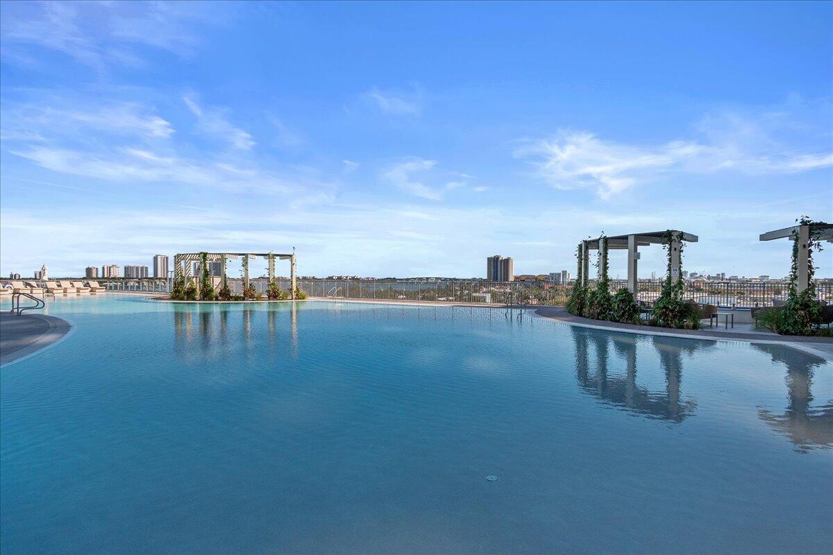 NAUTILUS 220 CONDOMINIUM - Residential