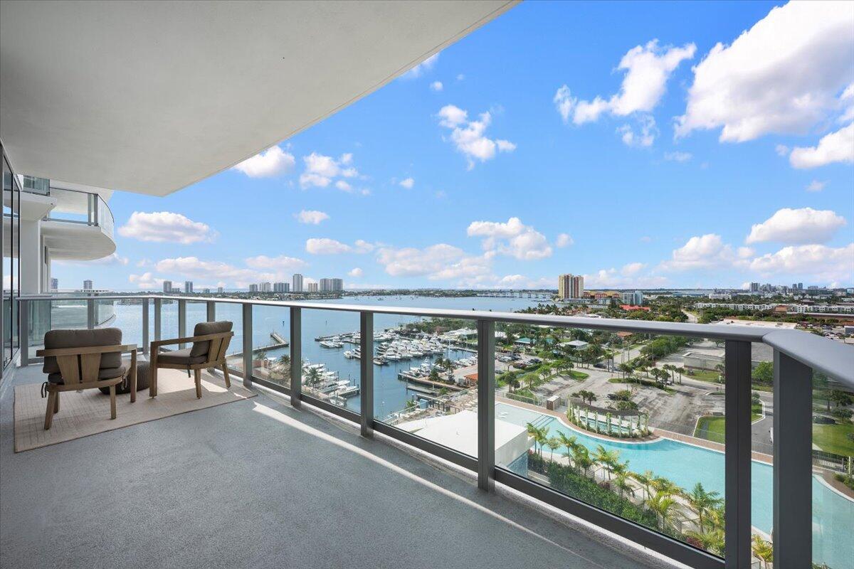 NAUTILUS 220 CONDOMINIUM - Residential