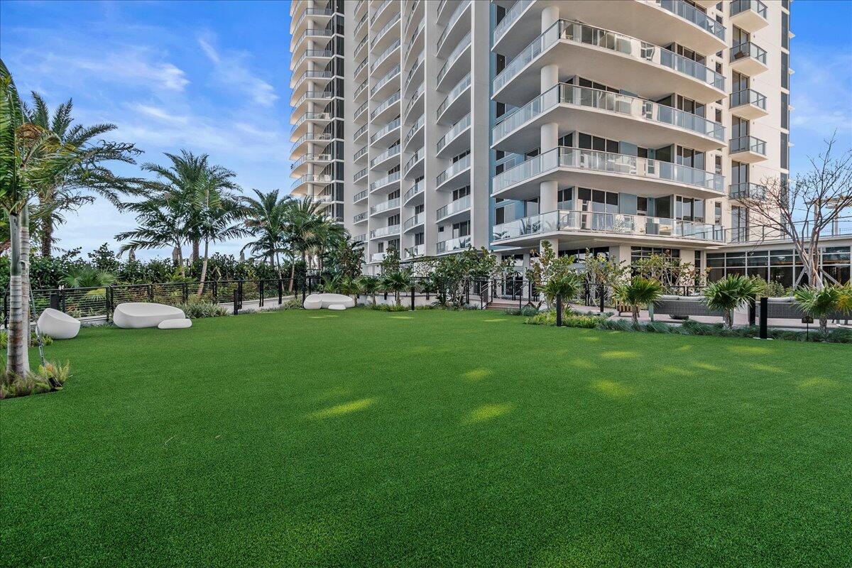 NAUTILUS 220 CONDOMINIUM - Residential