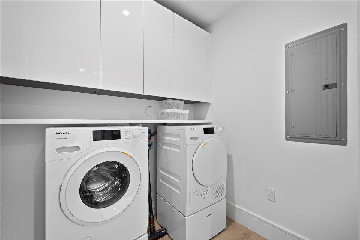 NAUTILUS 220 CONDOMINIUM - Residential