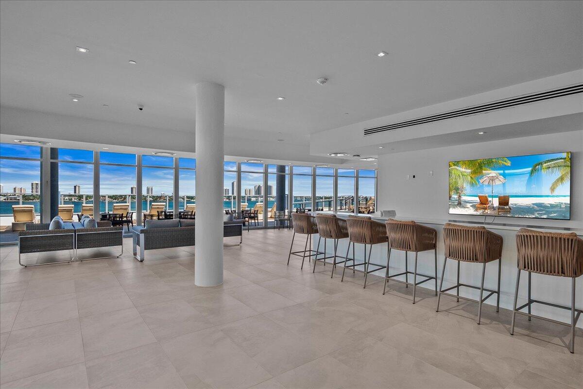 NAUTILUS 220 CONDOMINIUM - Residential