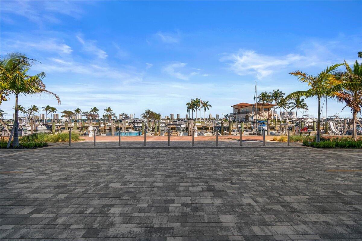 NAUTILUS 220 CONDOMINIUM - Residential