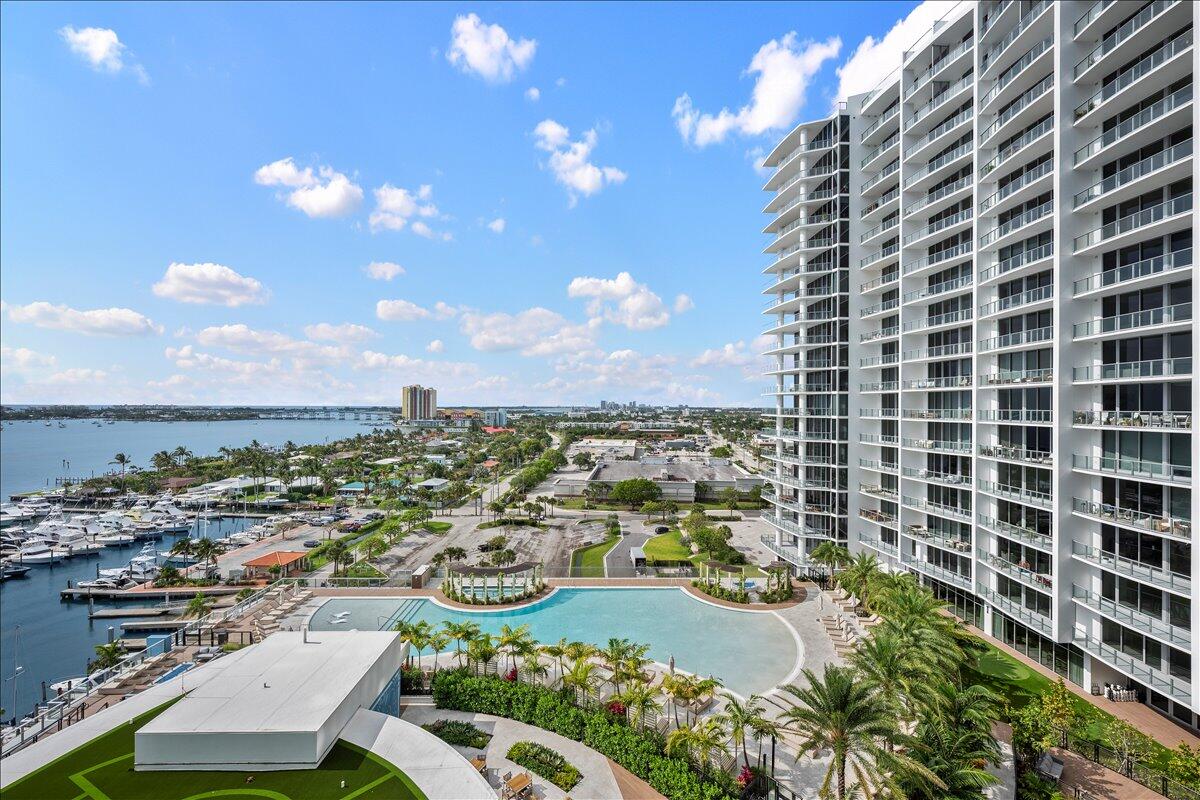 NAUTILUS 220 CONDOMINIUM - Residential