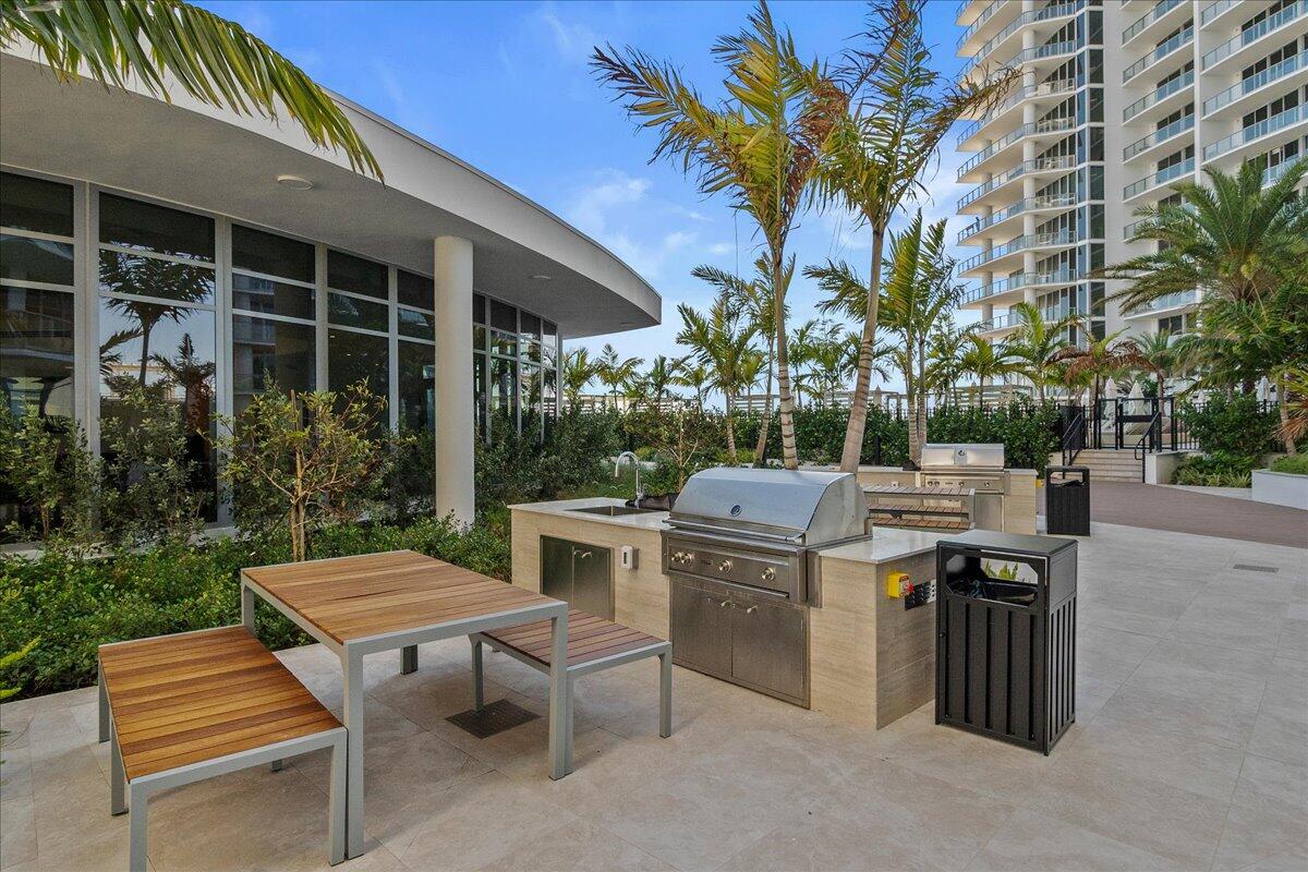 NAUTILUS 220 CONDOMINIUM - Residential