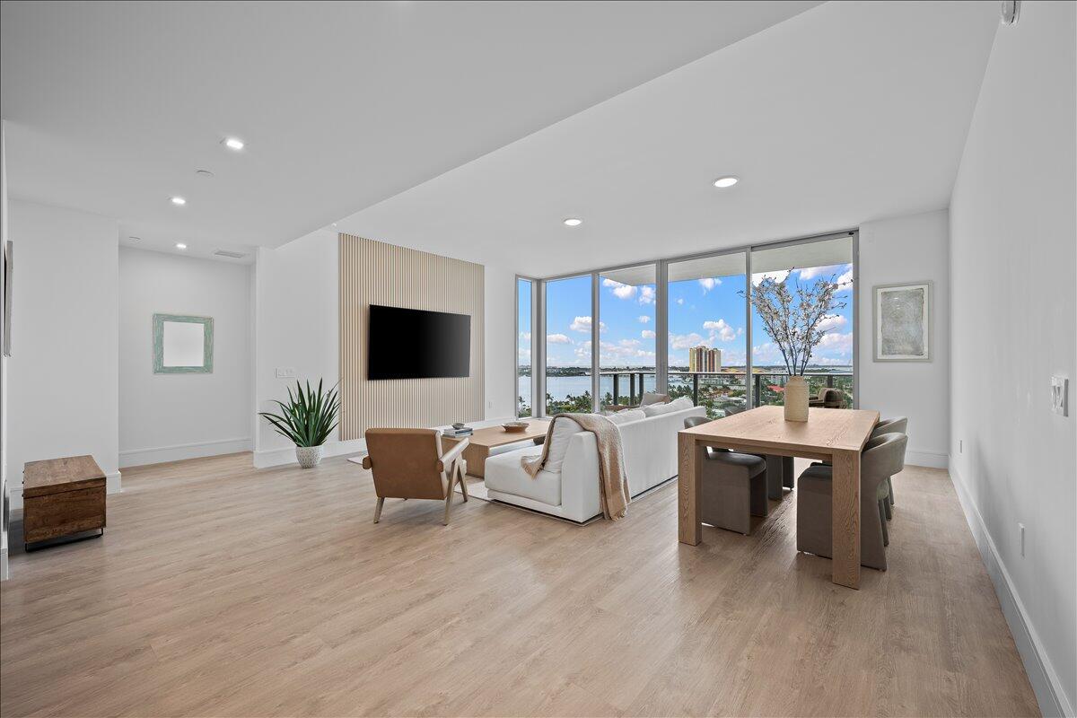 NAUTILUS 220 CONDOMINIUM - Residential