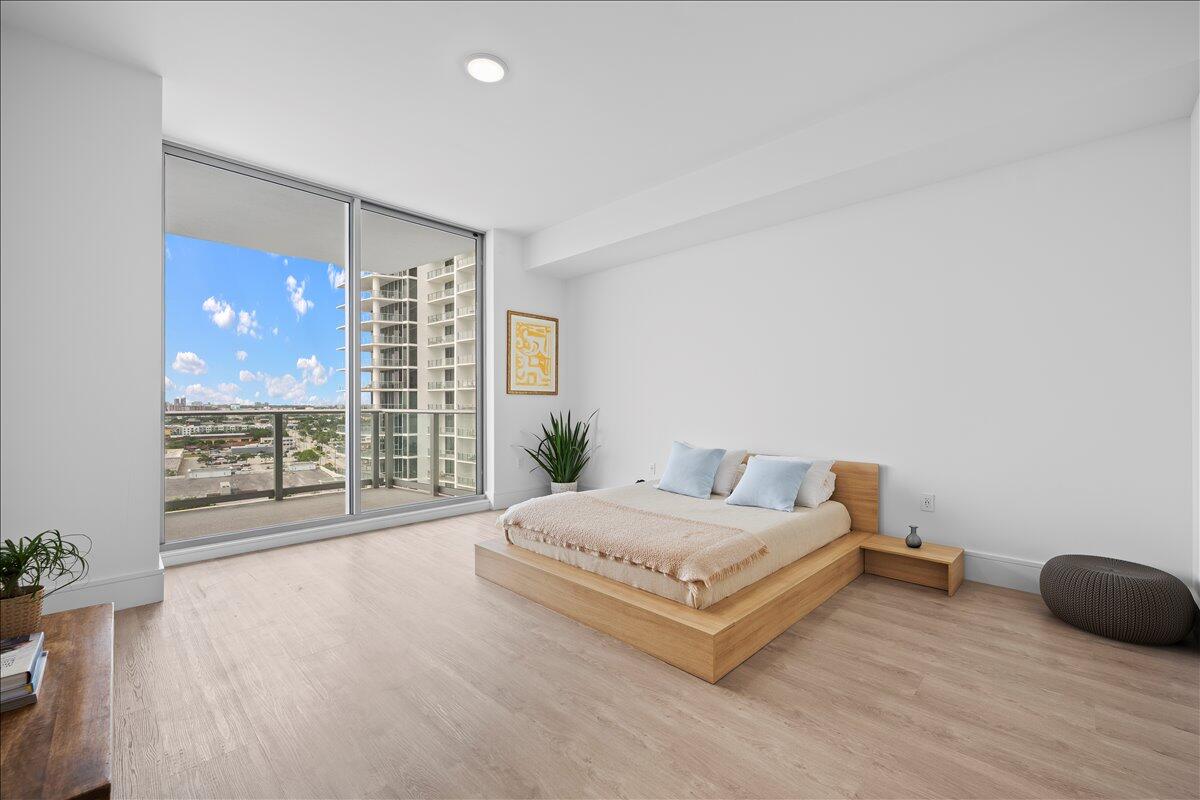 NAUTILUS 220 CONDOMINIUM - Residential