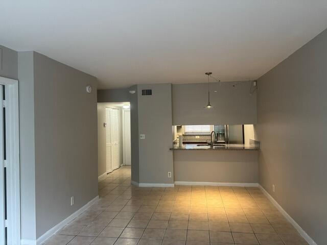 COUNTRY GARDENS CONDO - Residential