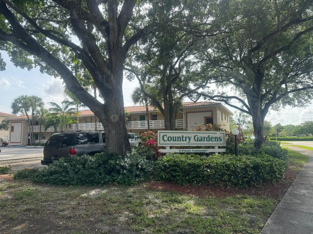 COUNTRY GARDENS CONDO - Residential