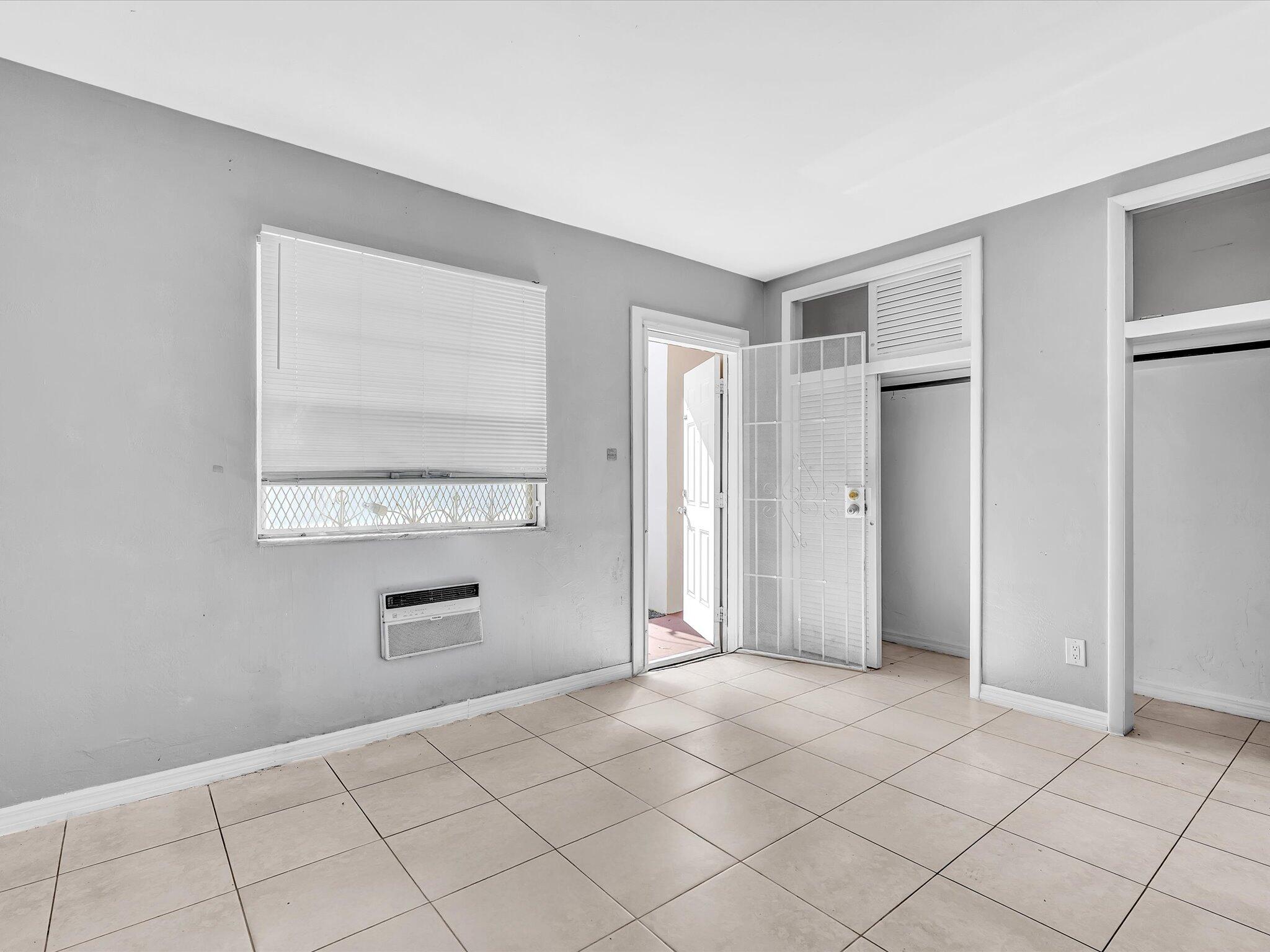 TOWN COLONY CONDO - Residential