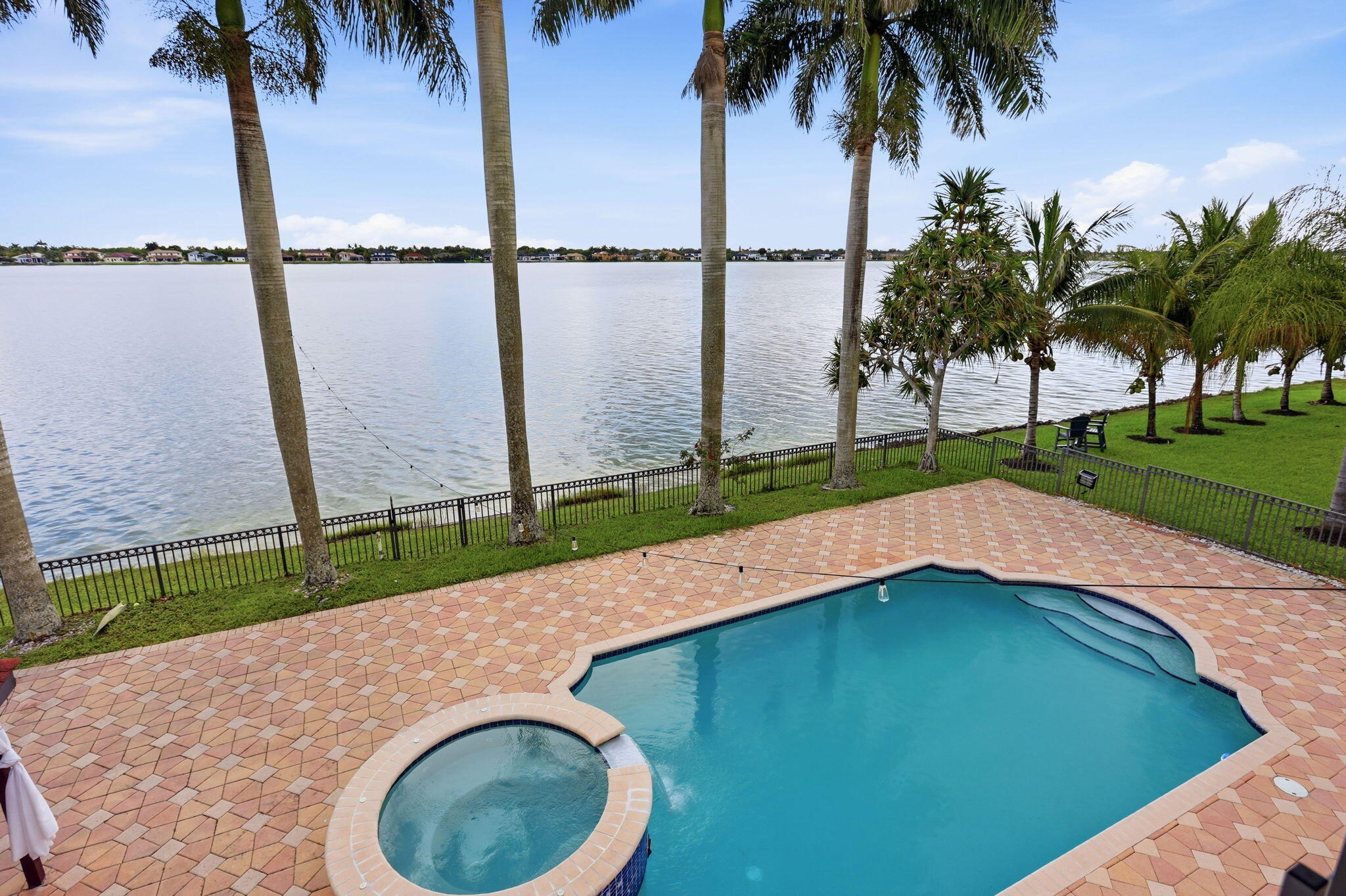 HARBOUR LAKES ESTATES - Residential
