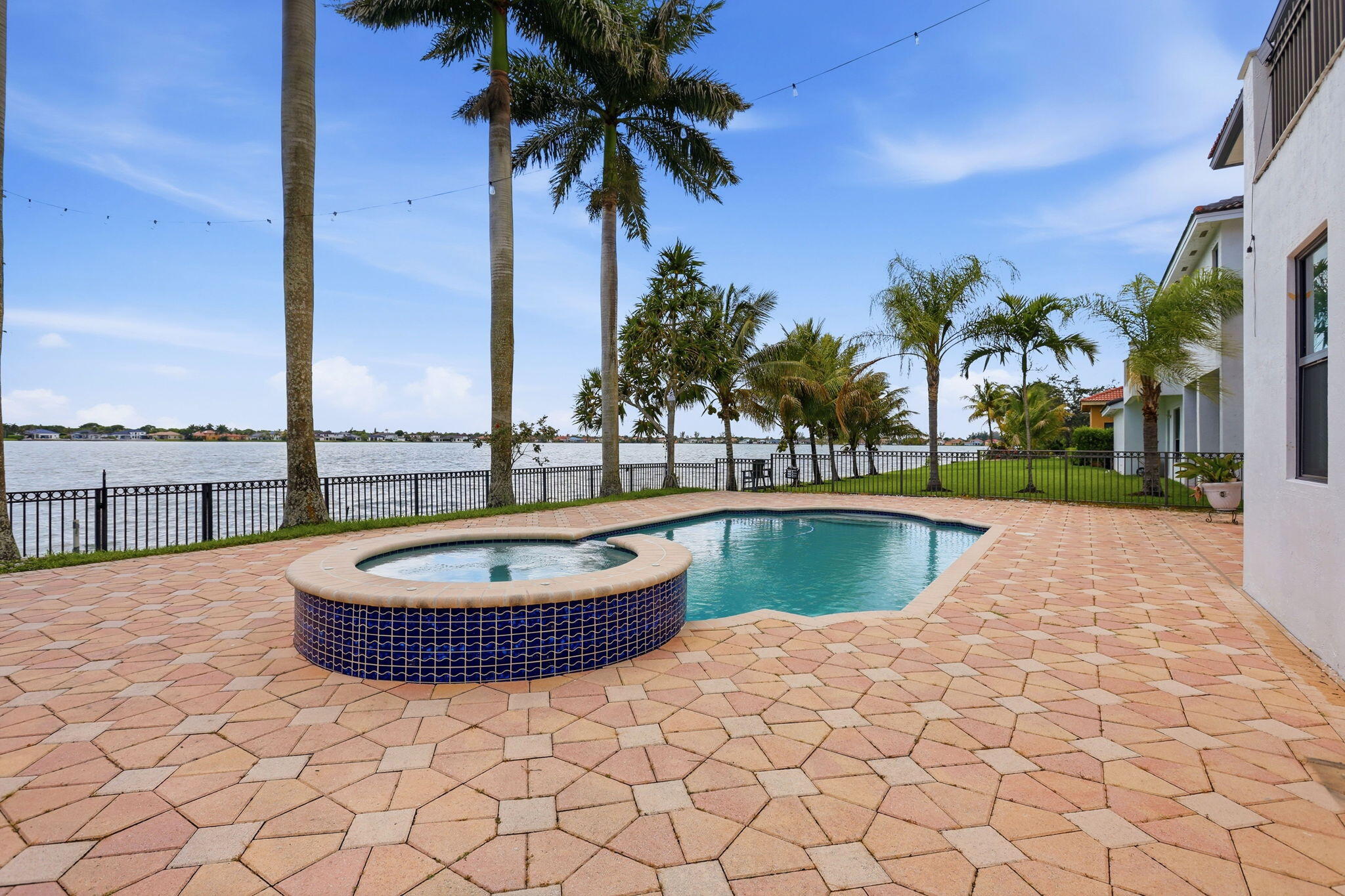 HARBOUR LAKES ESTATES - Residential