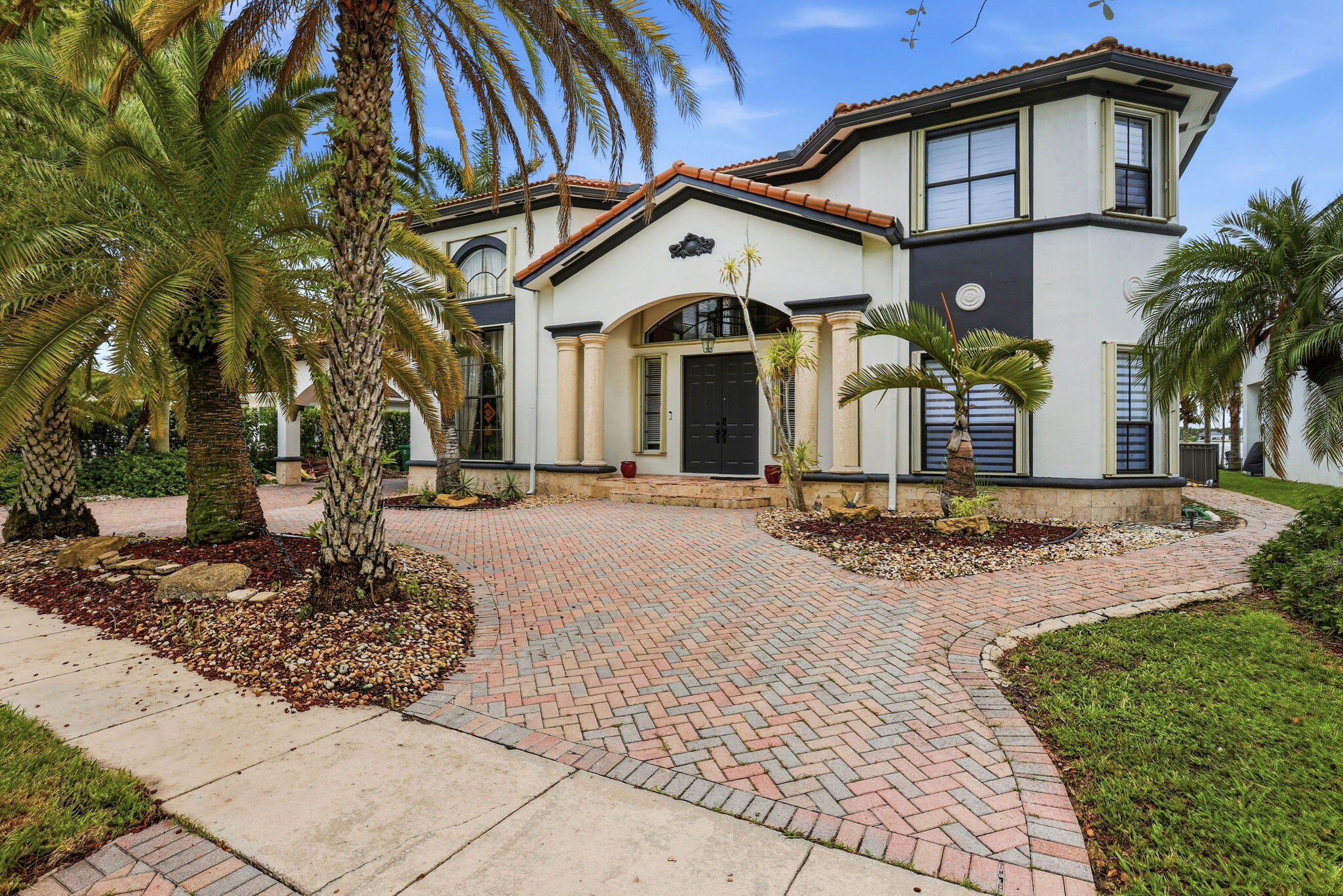 HARBOUR LAKES ESTATES - Residential