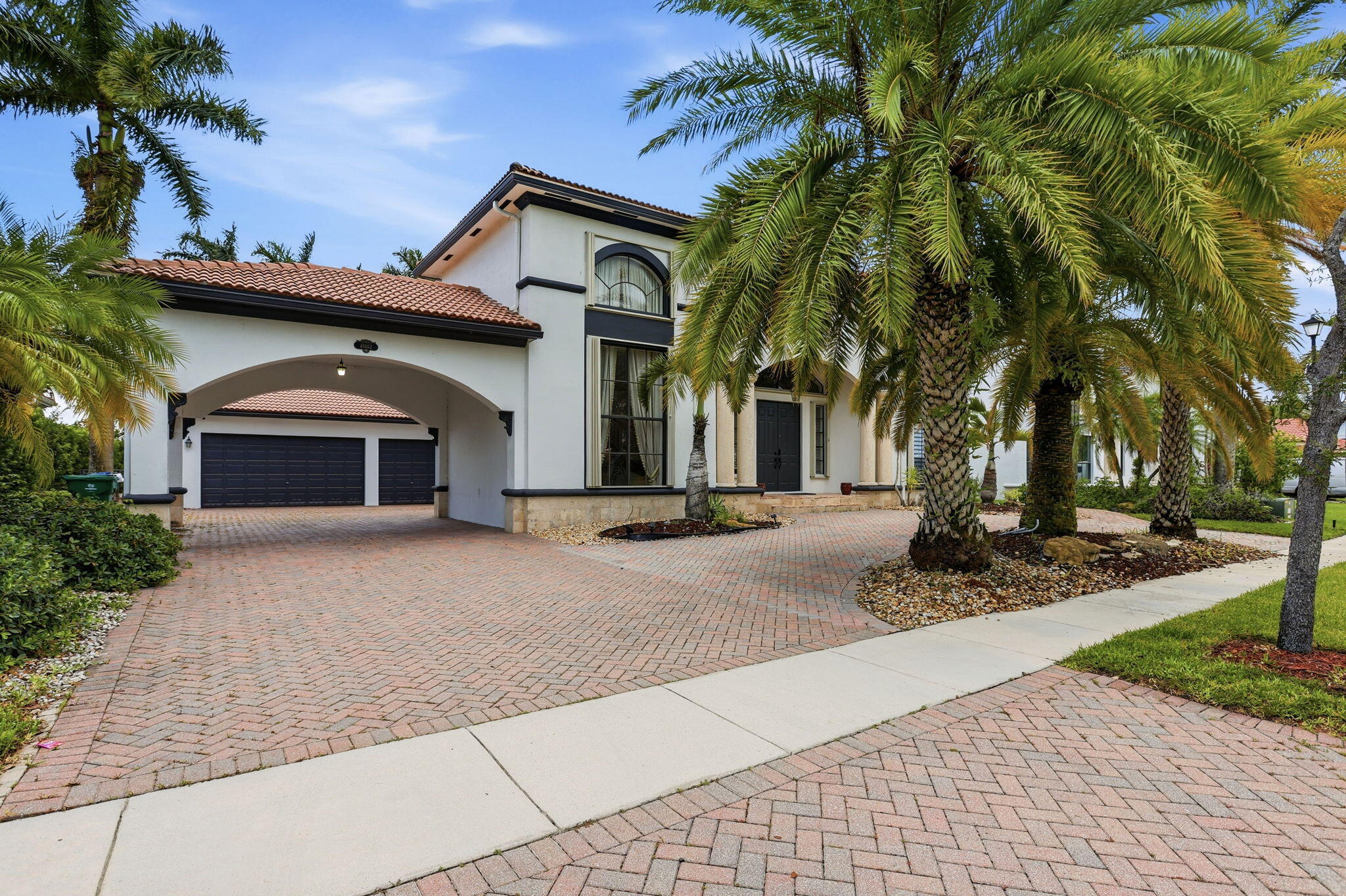 HARBOUR LAKES ESTATES - Residential