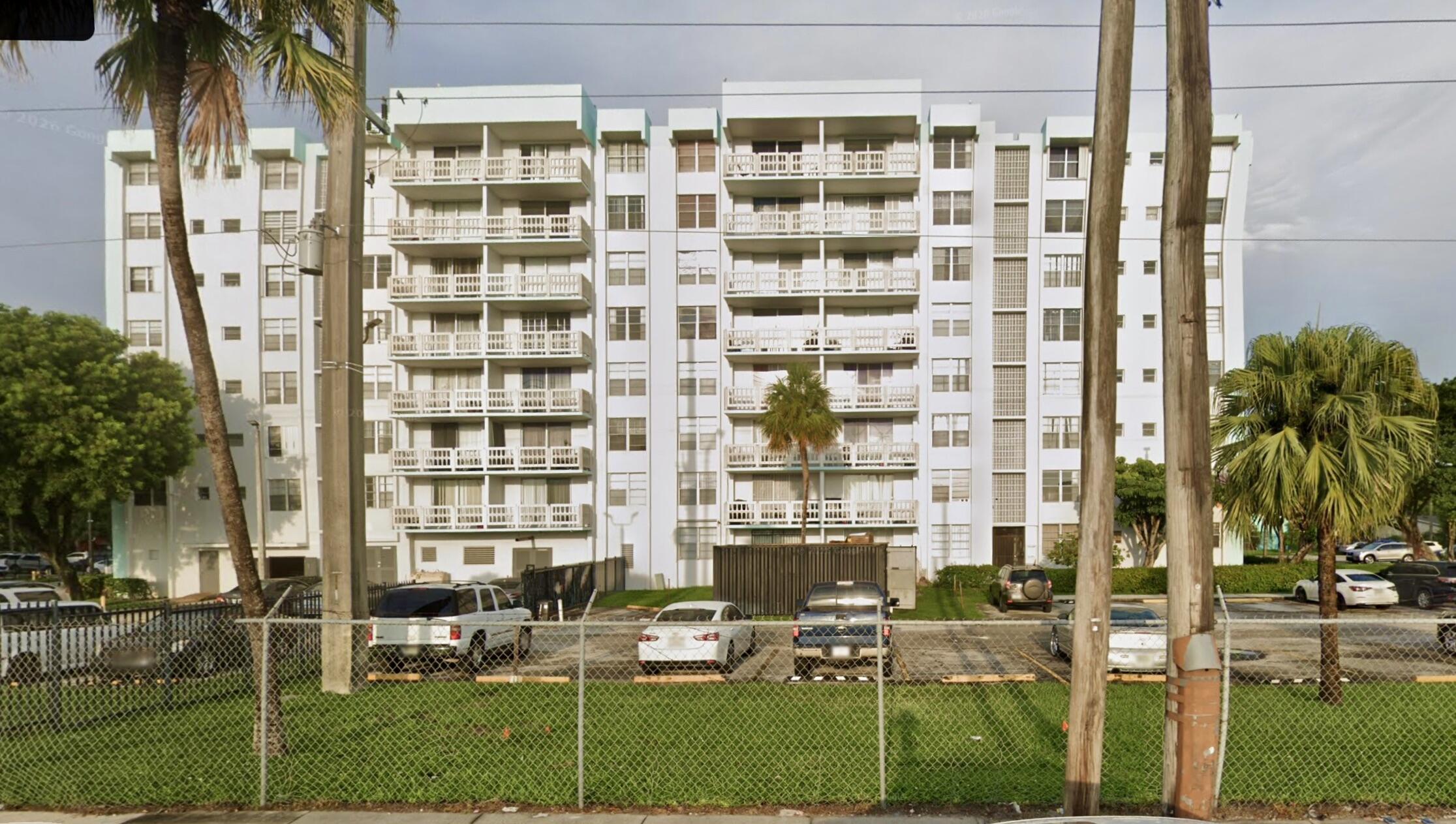PARKWAY TOWERS BLDG 1 CONDO - Residential