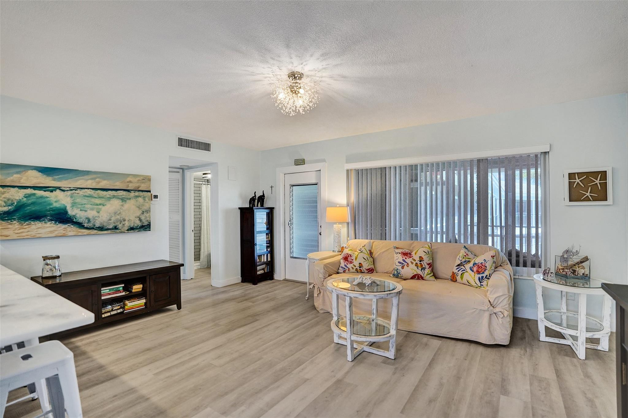 COUNTRY CLUB MANOR - Residential