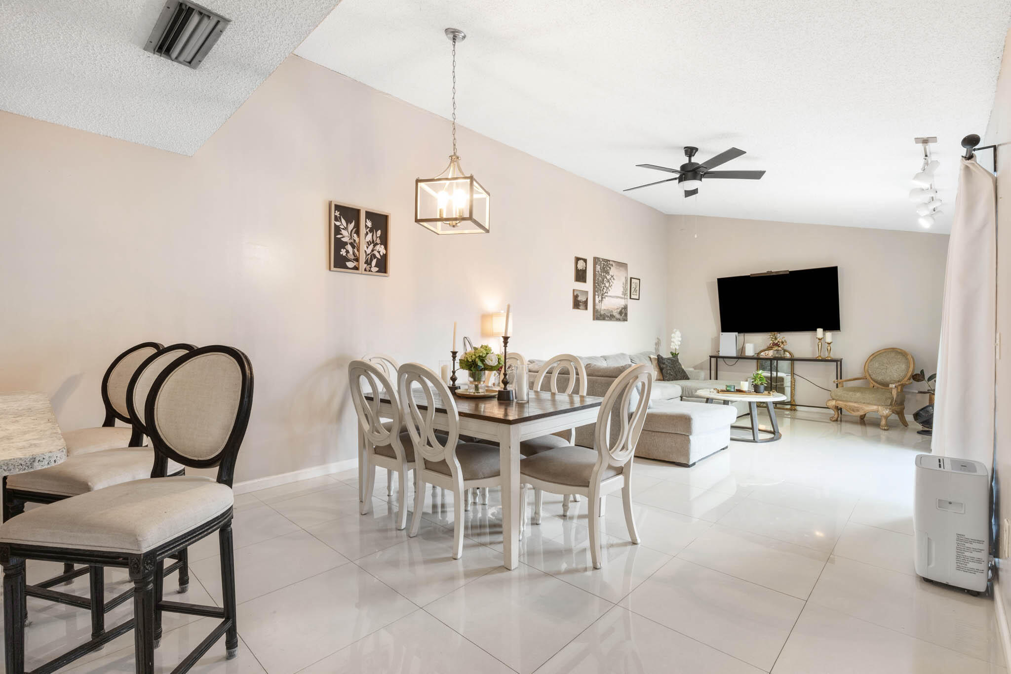 COUNTRY AS - Residential