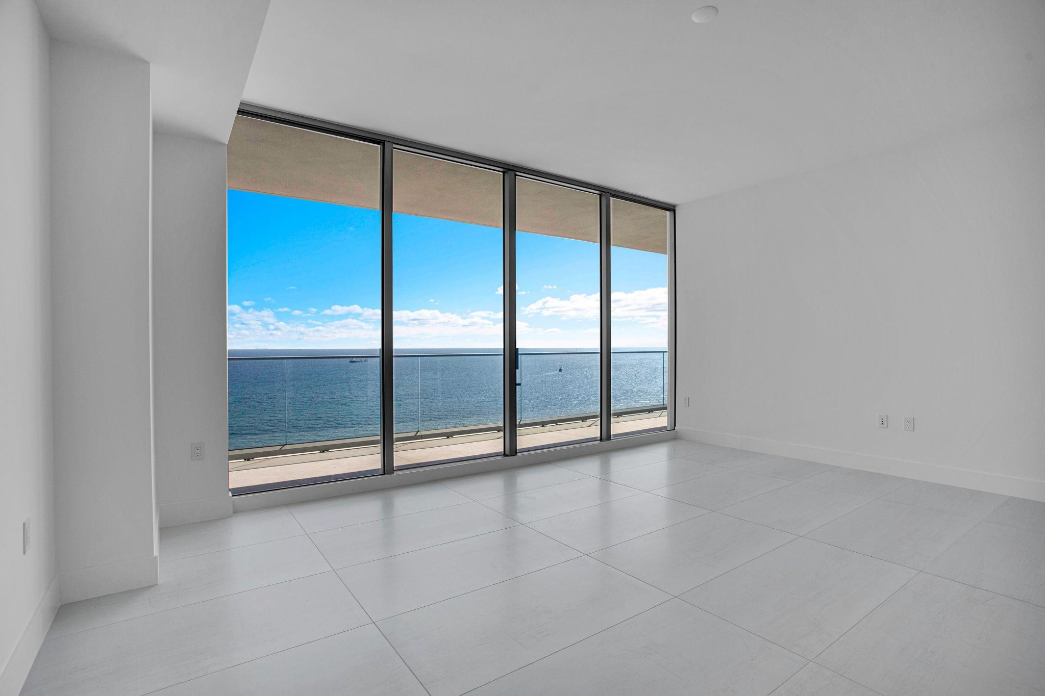 SELENE OCEANFRONT RESIDEN - Residential