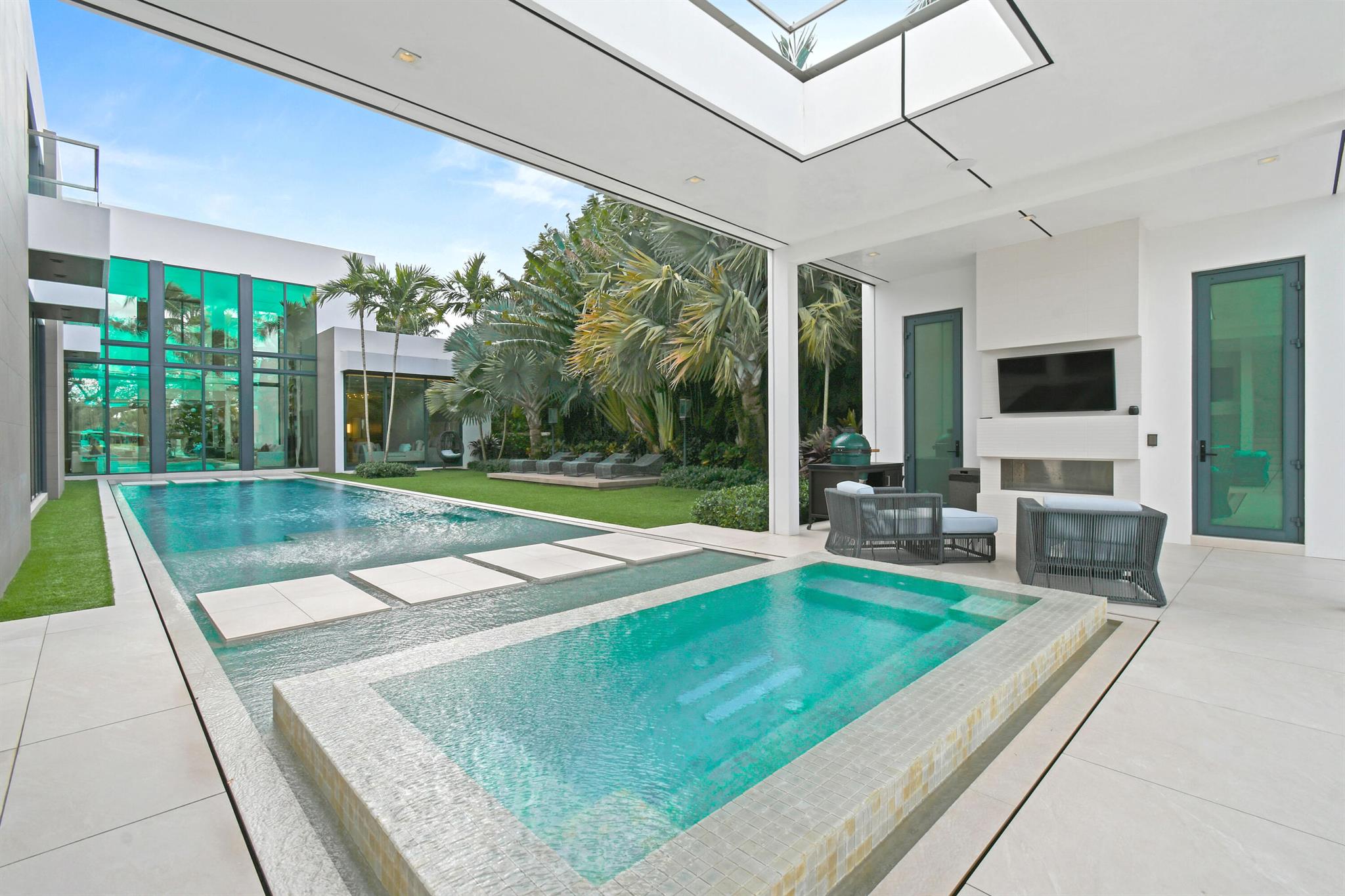 ADMIRALS COVE - Residential