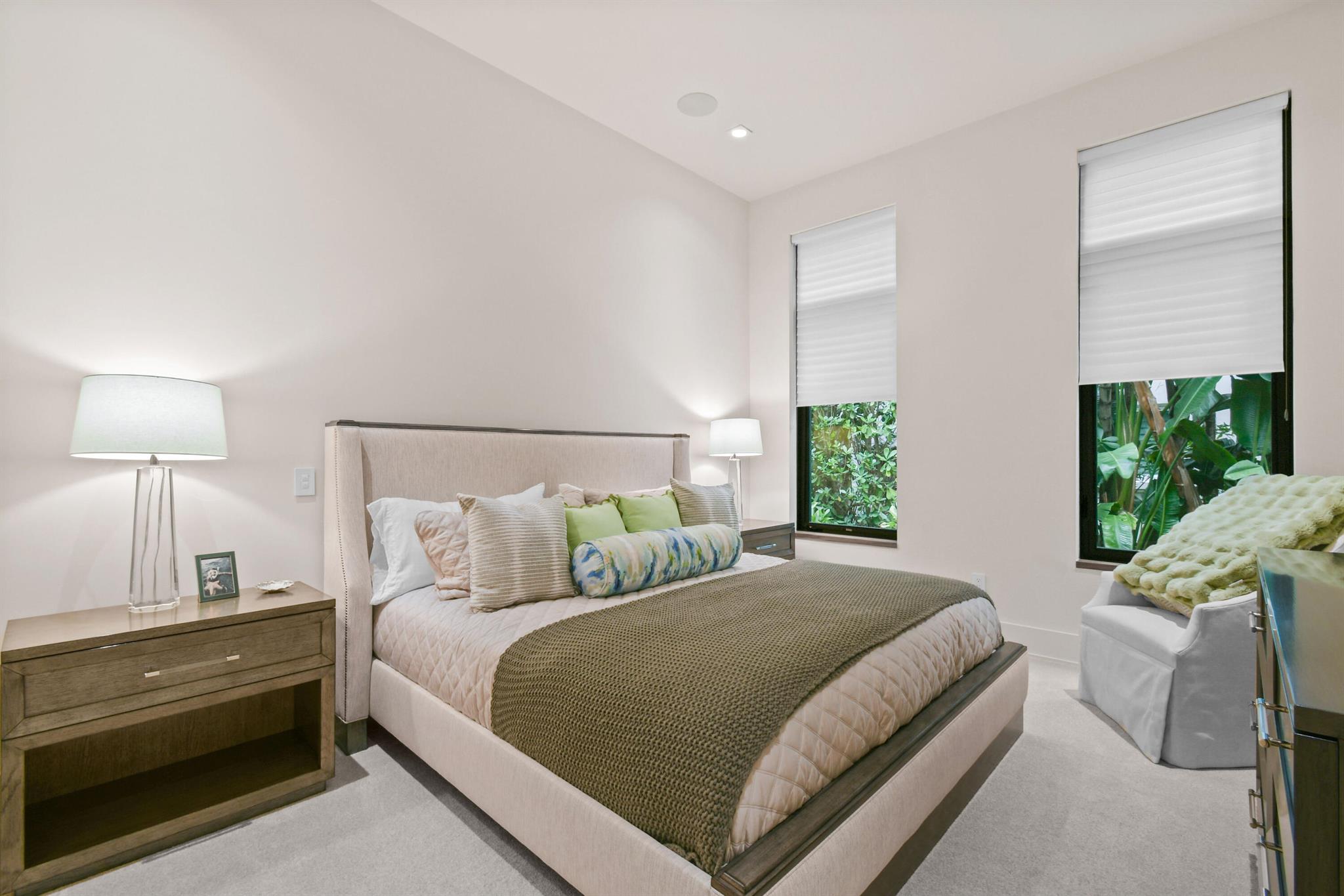 ADMIRALS COVE - Residential