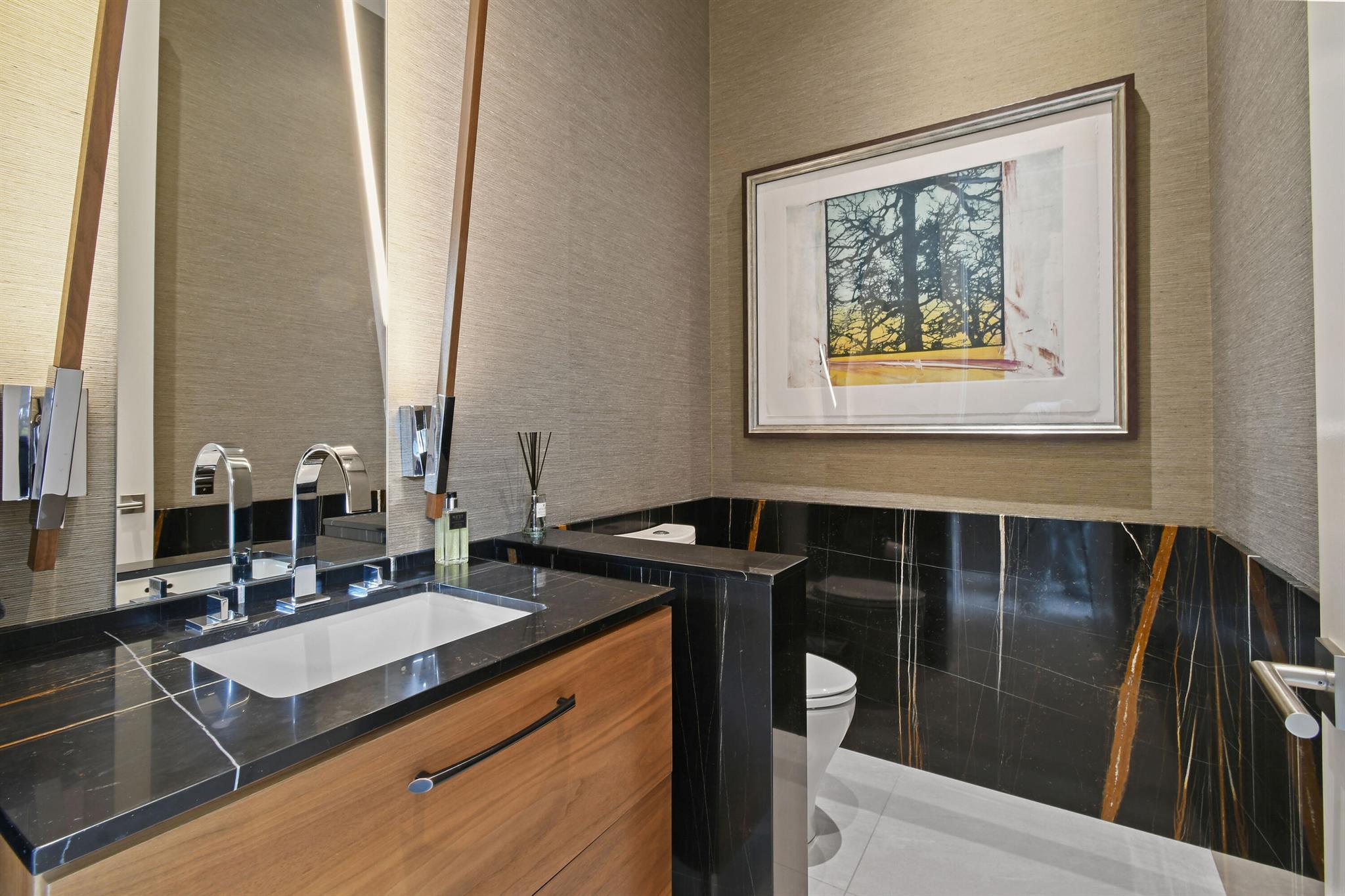 ADMIRALS COVE - Residential