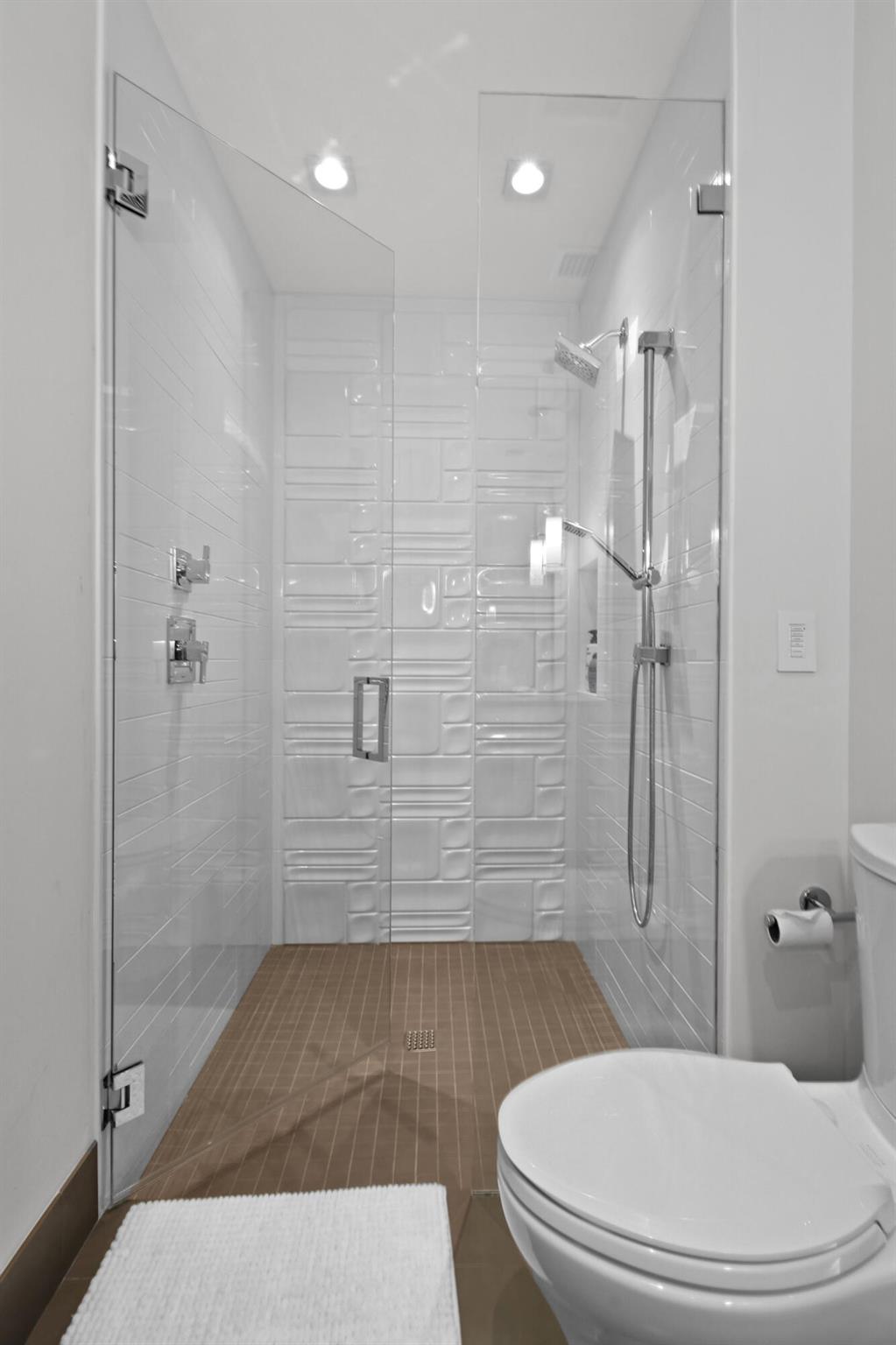 ADMIRALS COVE - Residential