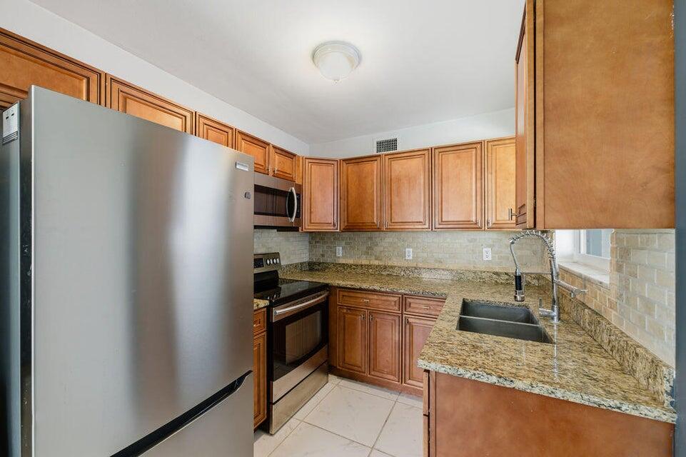 RIVER PARK UNIT 5 - Residential Lease