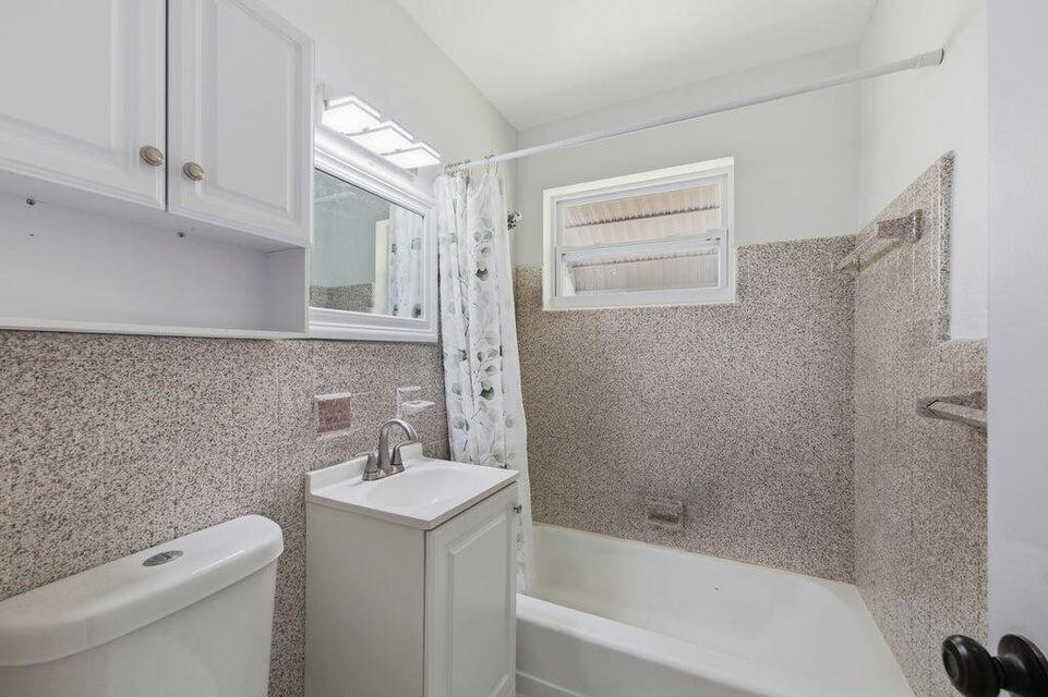RIVER PARK UNIT 5 - Residential Lease