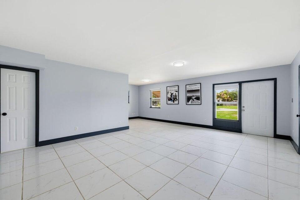 RIVER PARK UNIT 5 - Residential Lease